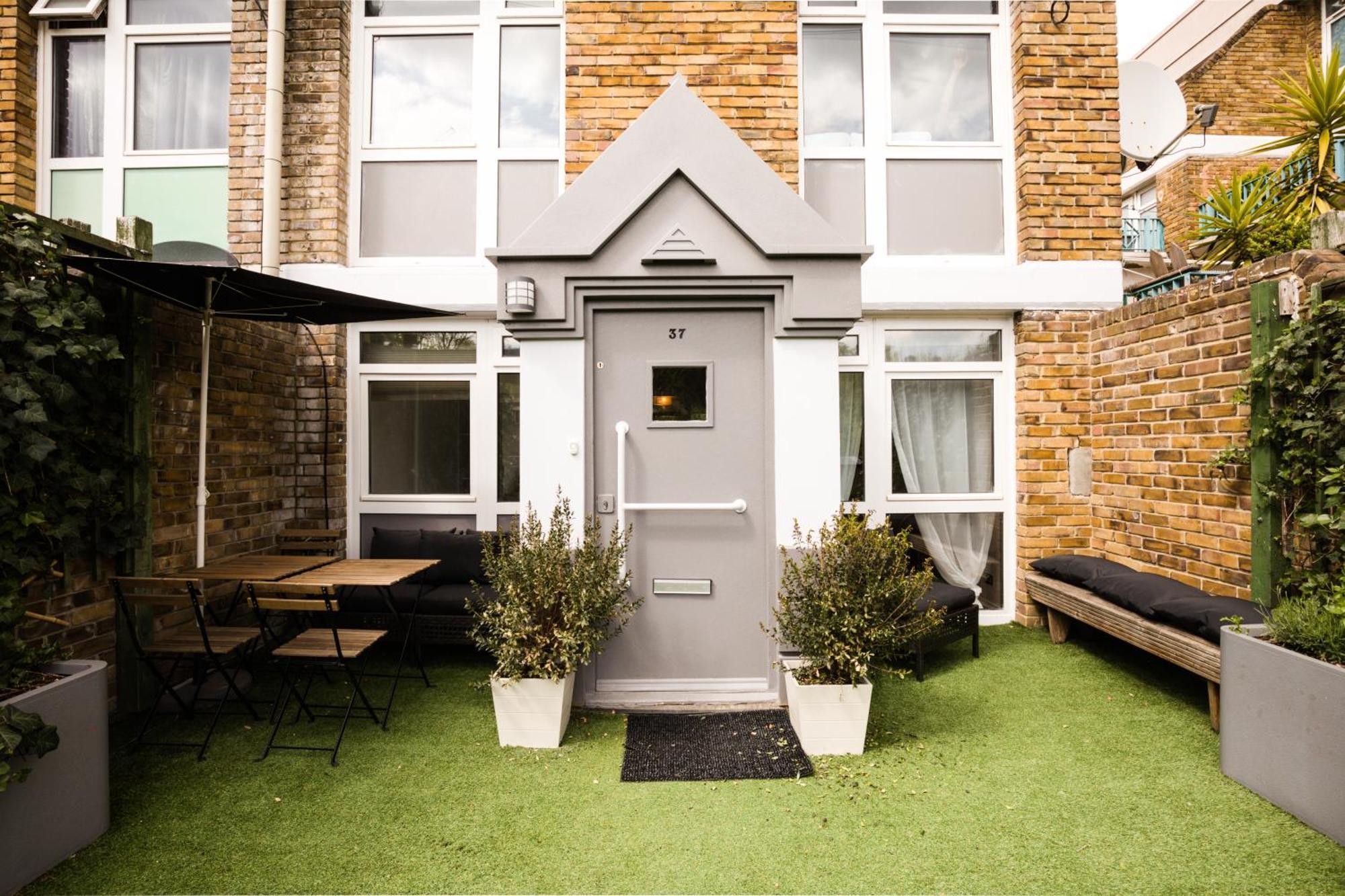 Homely 4 Bedroom House In Brixton * Londres
