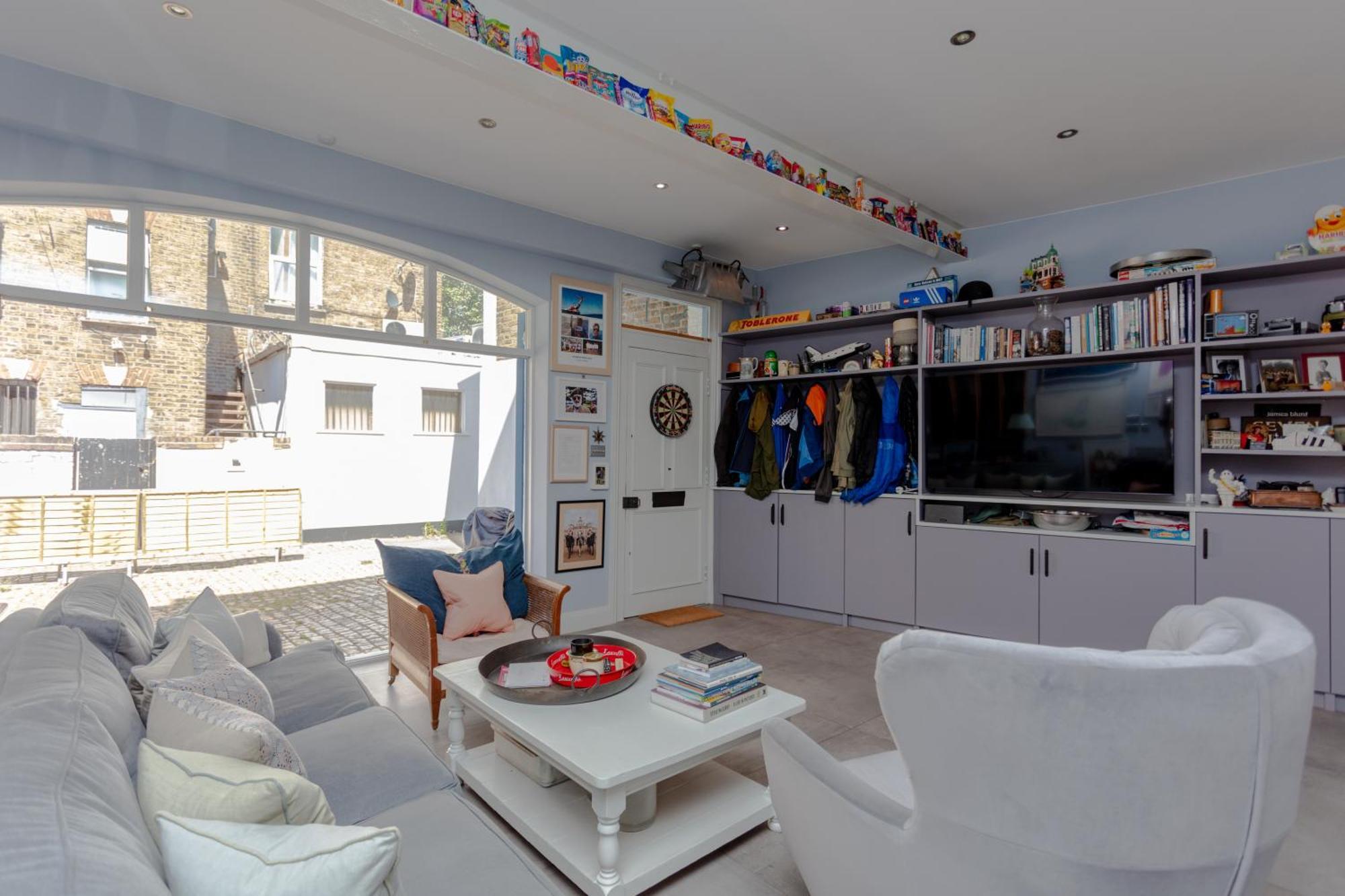 Contemporary 2 Bedroom House In Vibrant Shepherds Bush Londres