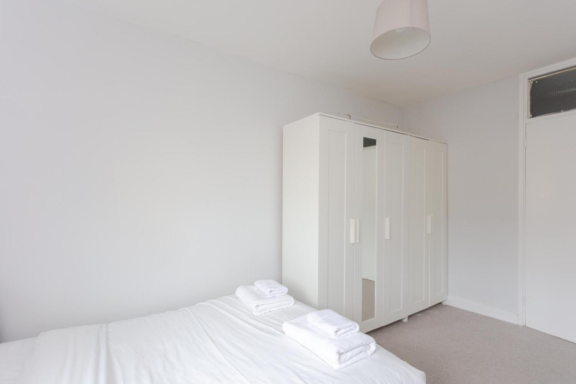 Spacious 3 Bedroom Flat In The Heart Of Shoreditch * Londen