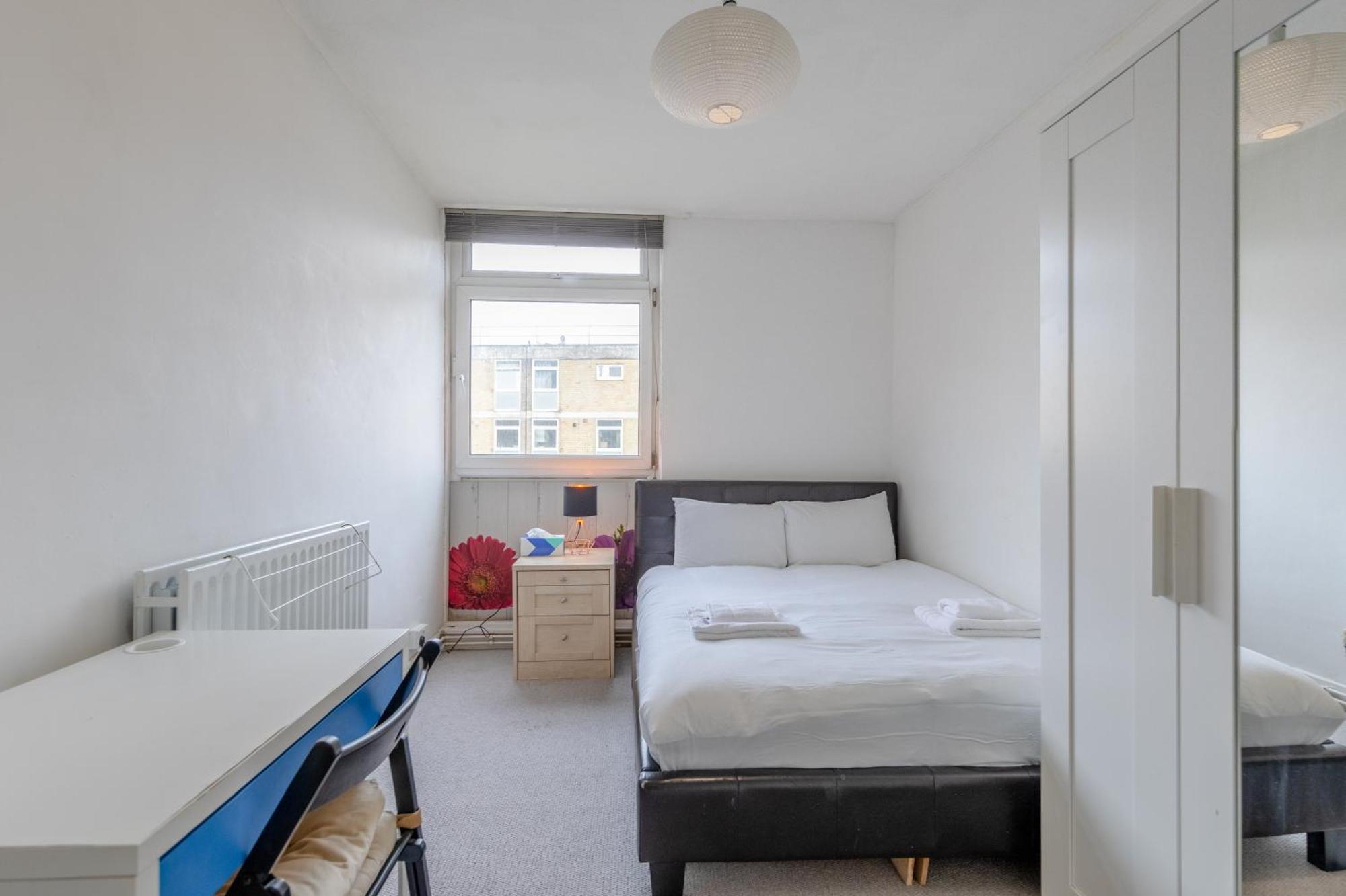 Spacious 3 Bedroom Flat In The Heart Of Shoreditch Londen