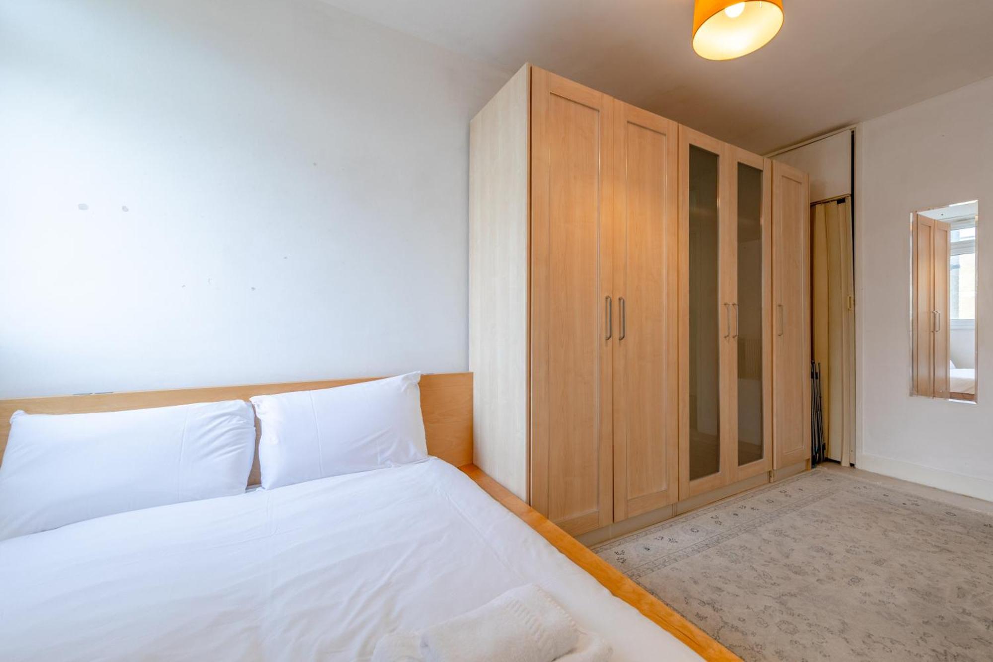 Spacious 3 Bedroom Flat In The Heart Of Shoreditch *