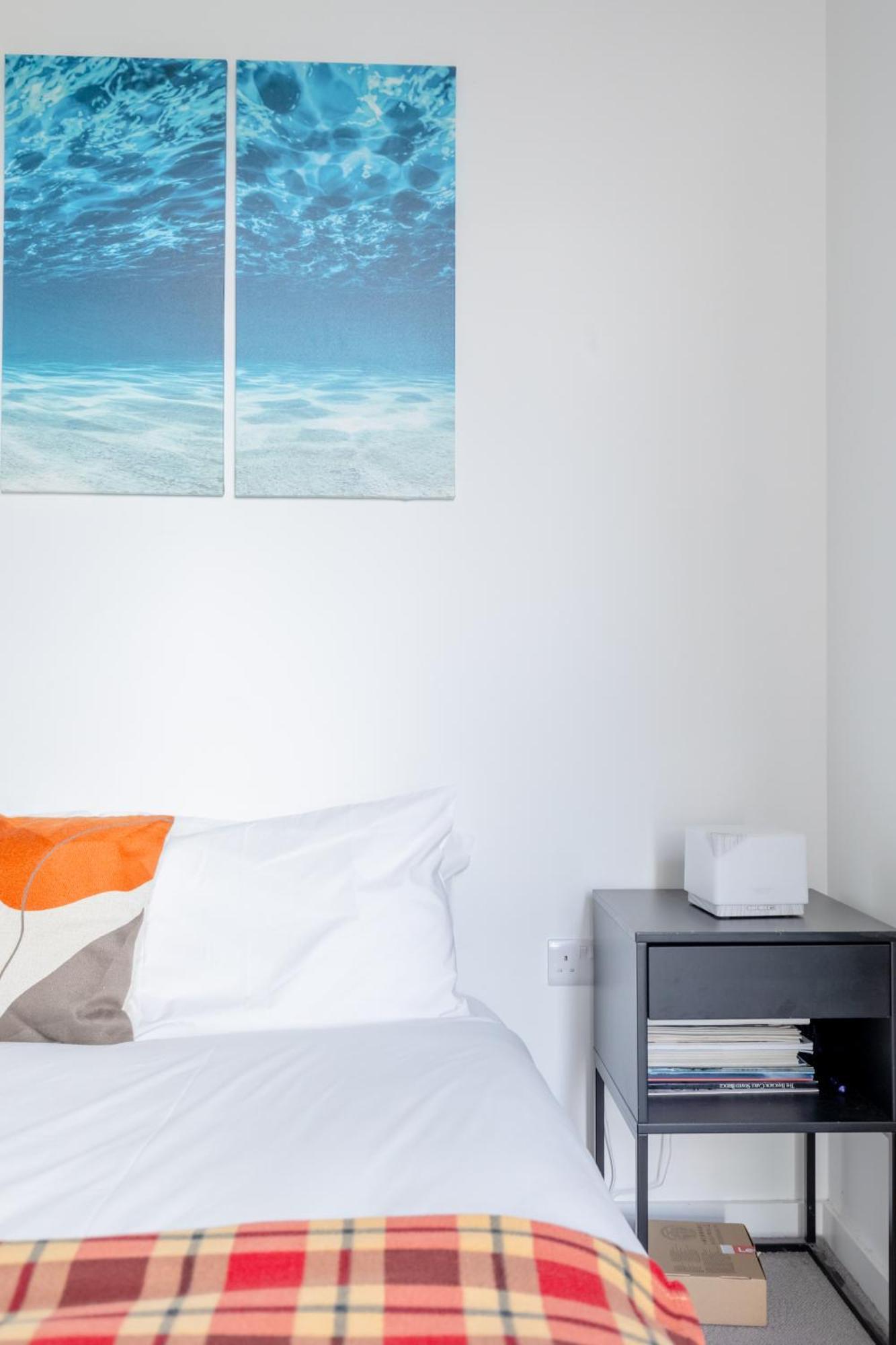 Modern 1 Bedroom With Balcony In Surrey Quays