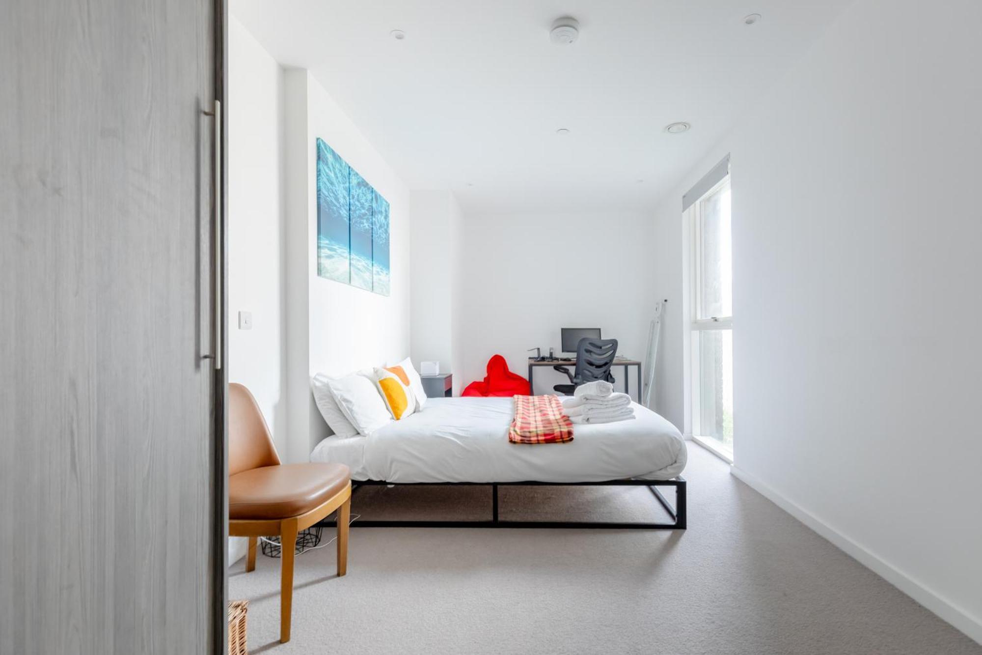 Modern 1 Bedroom With Balcony In Surrey Quays *