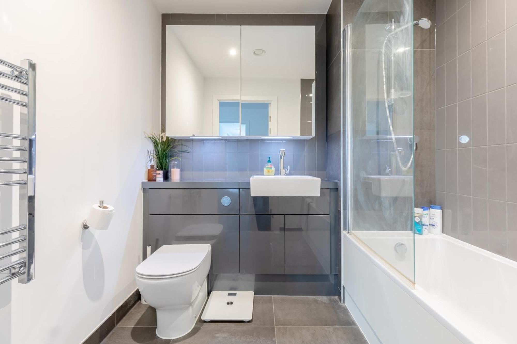 Modern 1 Bedroom With Balcony In Surrey Quays * Londres