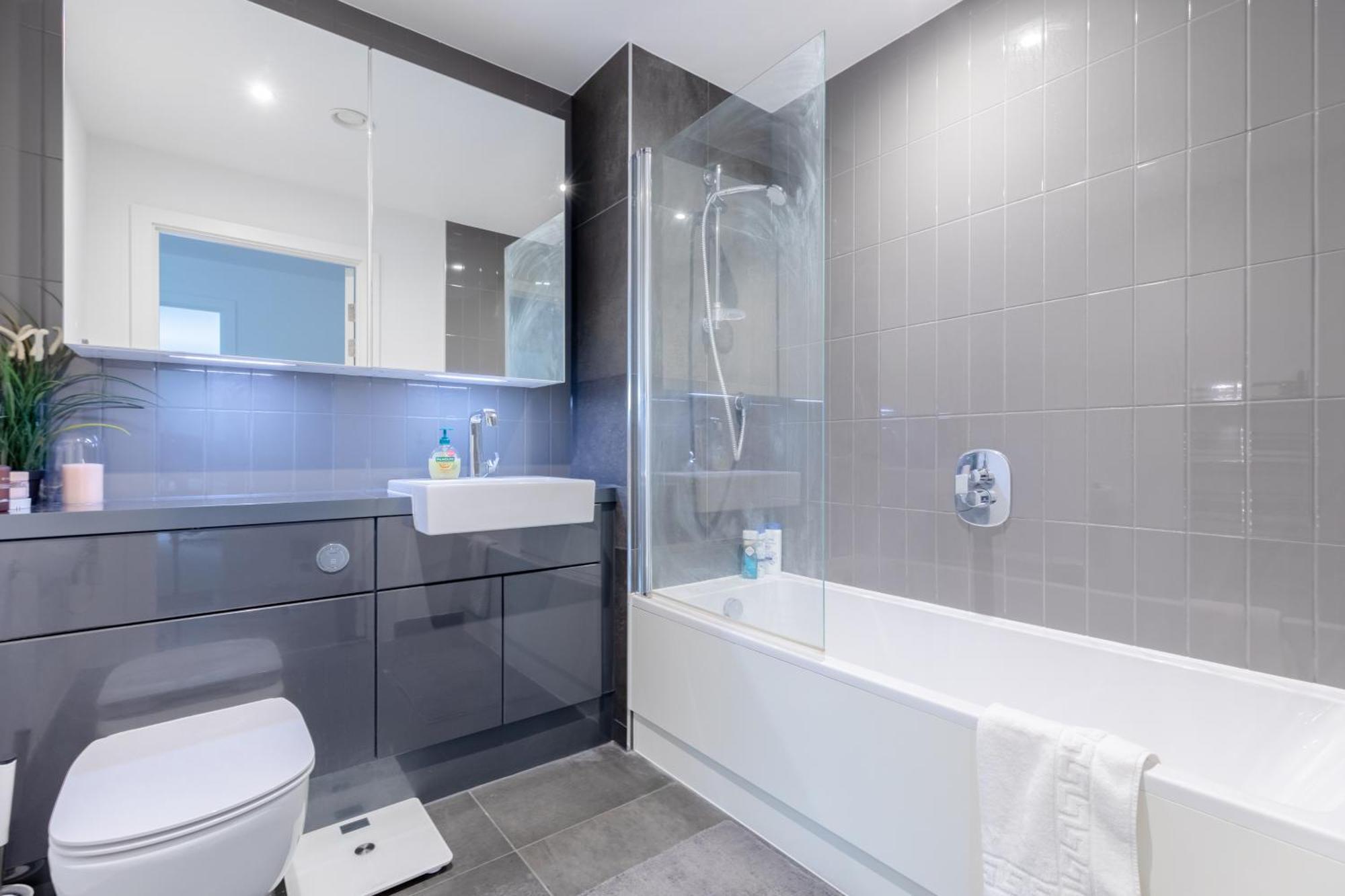 Modern 1 Bedroom With Balcony In Surrey Quays Apartamento