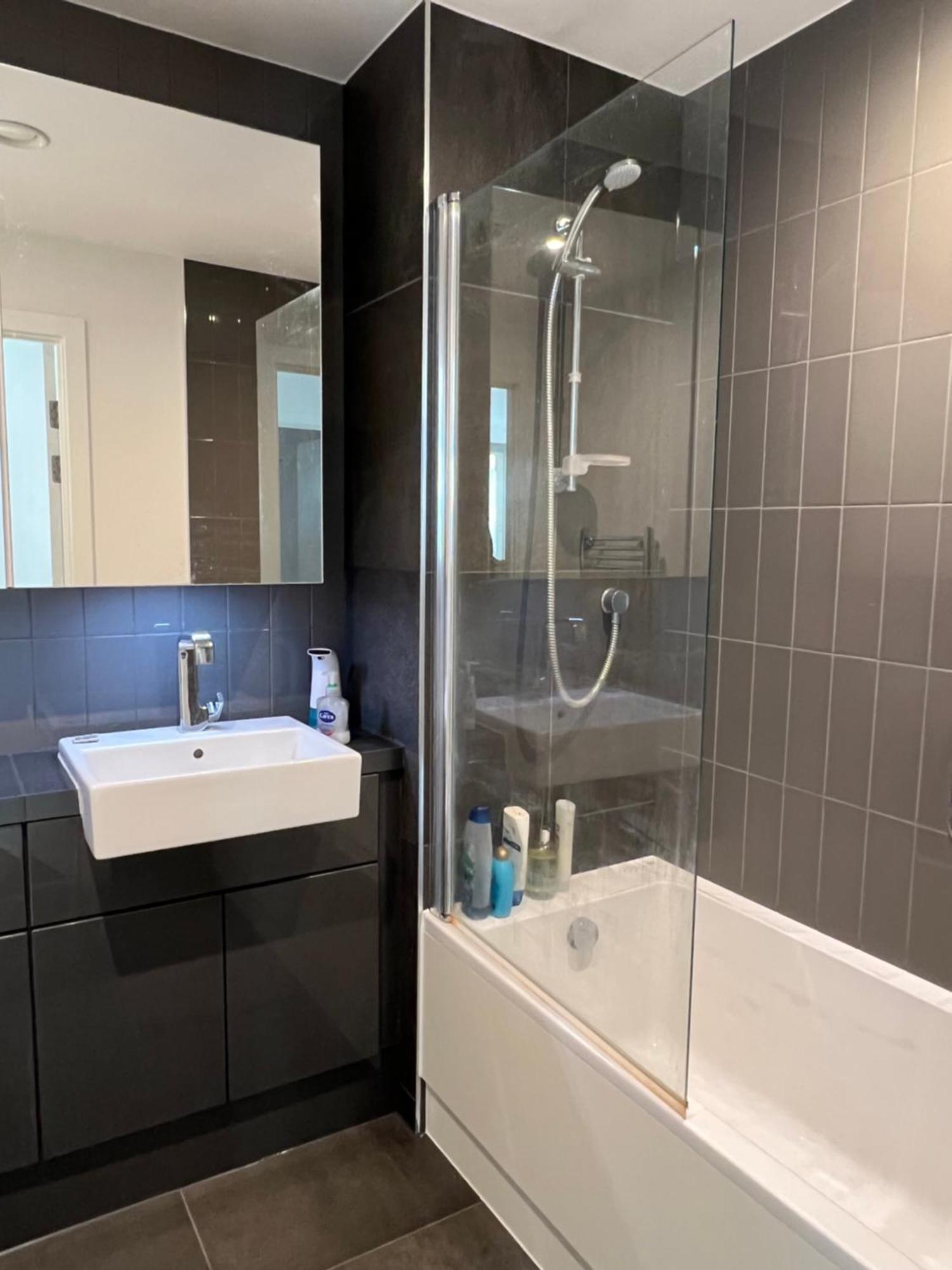 Modern 1 Bedroom With Balcony In Surrey Quays *
