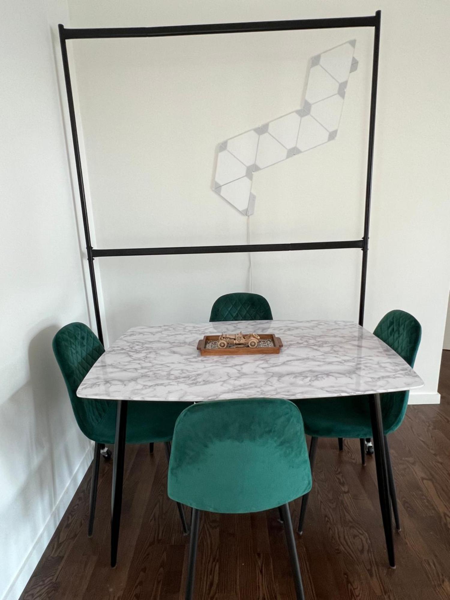 Modern 1 Bedroom With Balcony In Surrey Quays