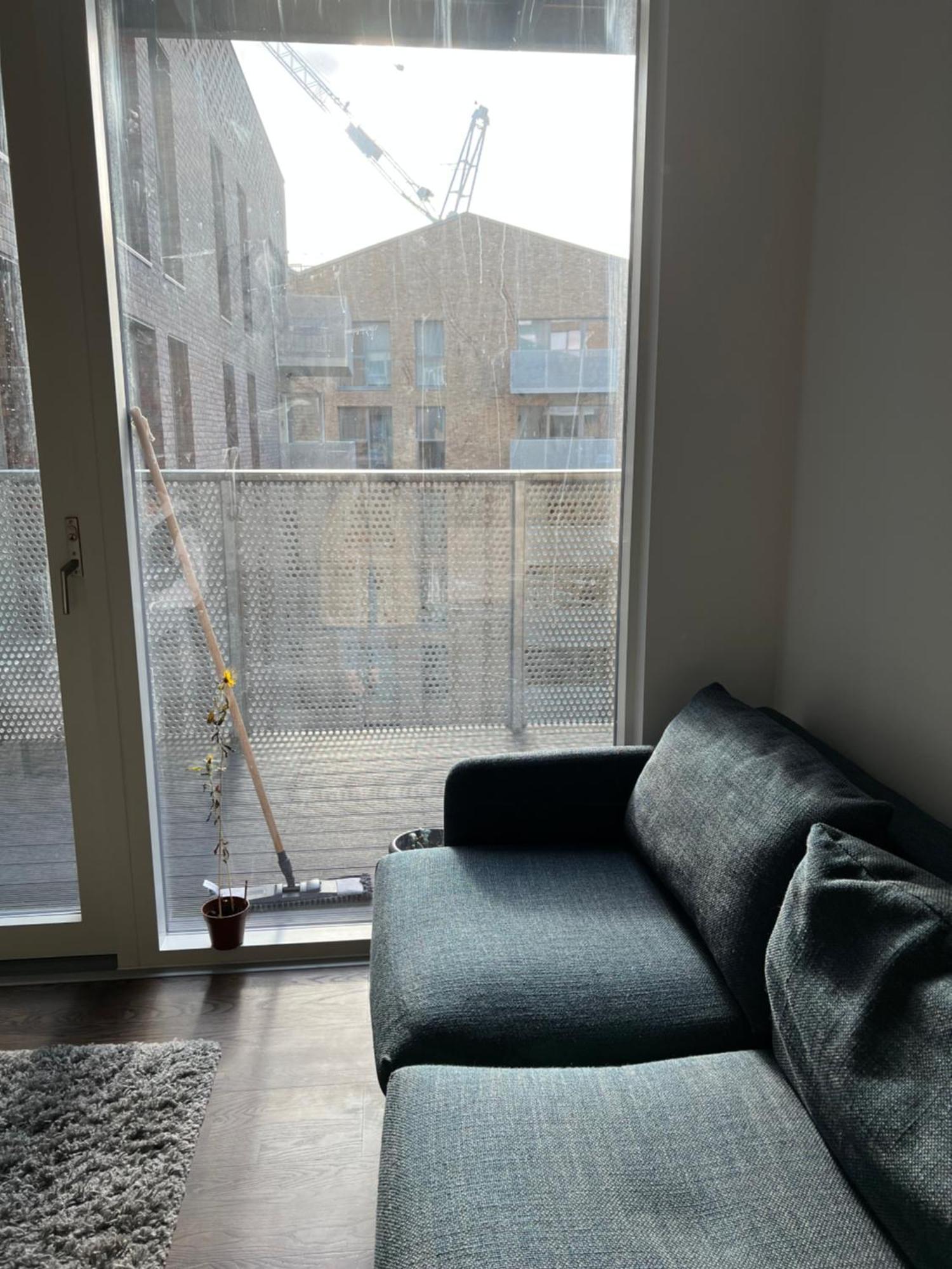 Modern 1 Bedroom With Balcony In Surrey Quays