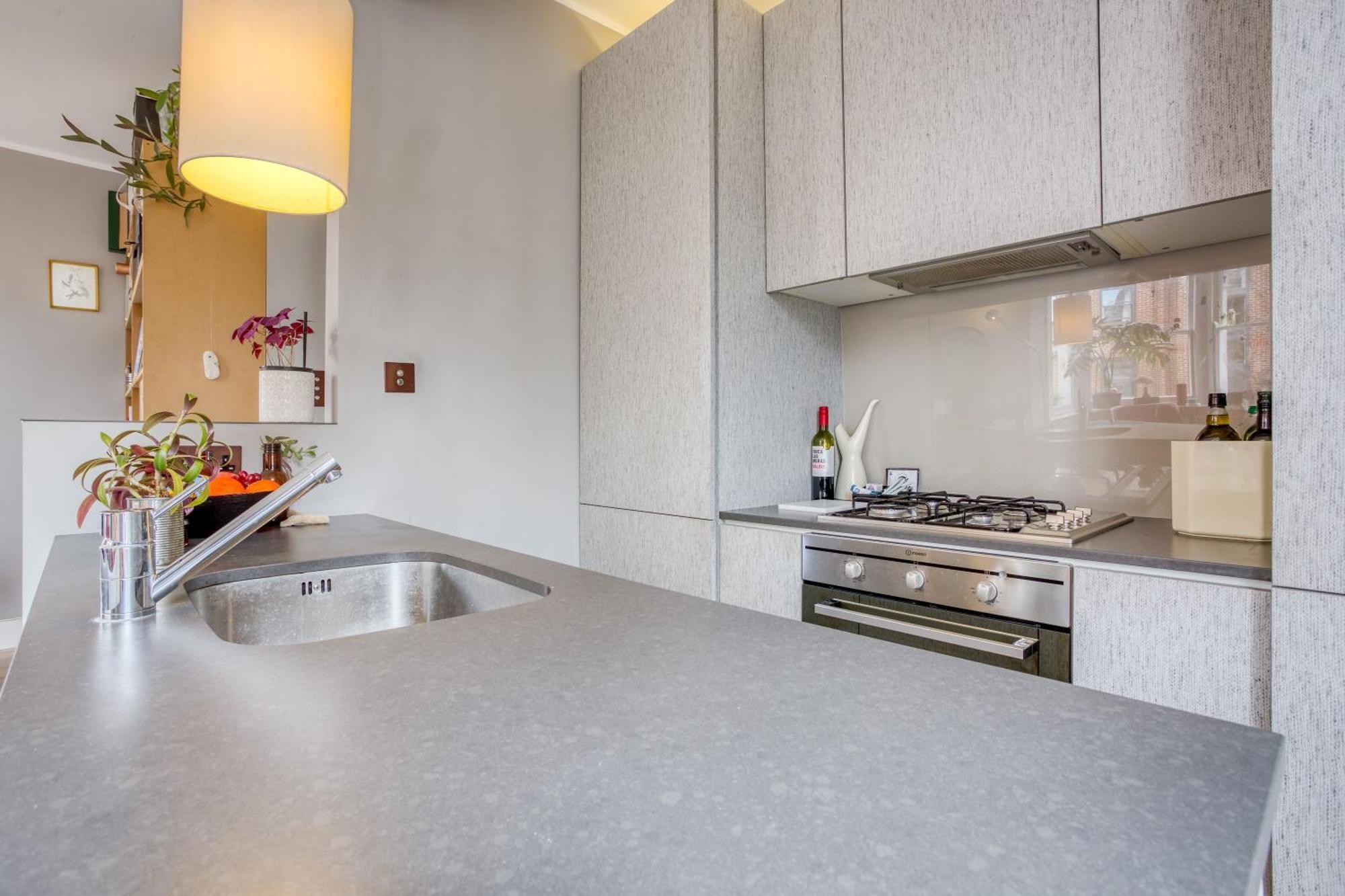 Beautiful And Airy 1 Bedroom Flat - West Appartement Londen