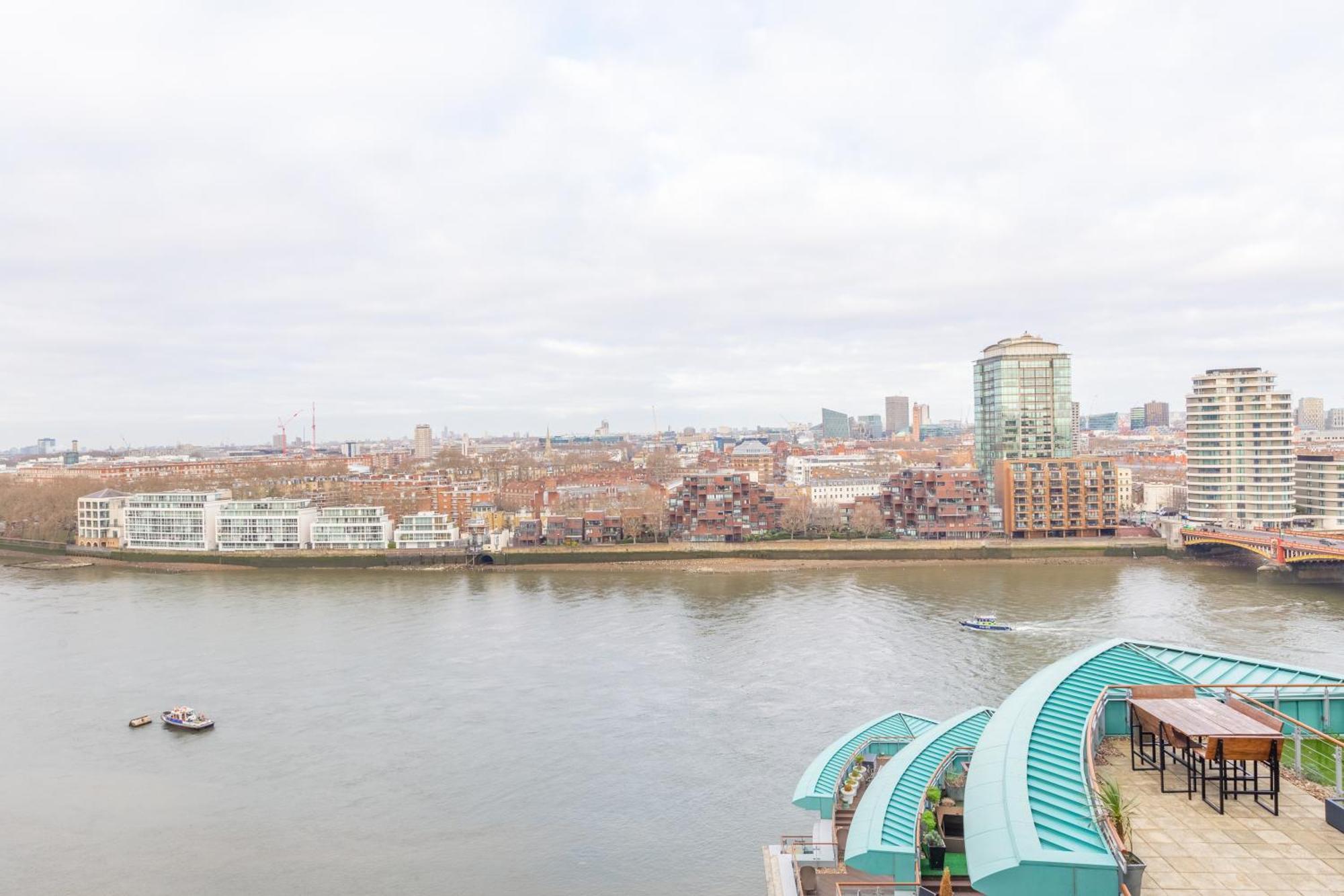 Gorgeous 3 Bedroom Flat In Vauxhall With Views Appartement