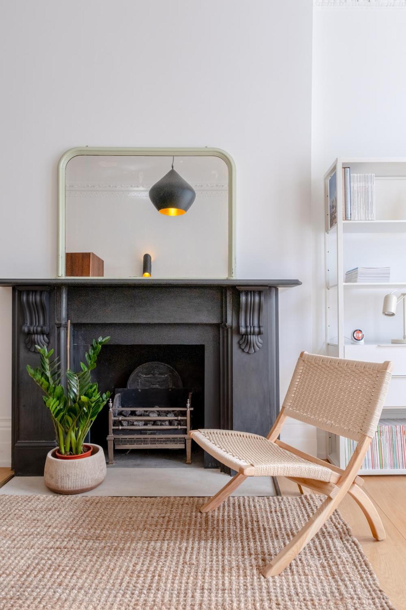 Stylish & Light Victorian 2bd Flat - Holland Park