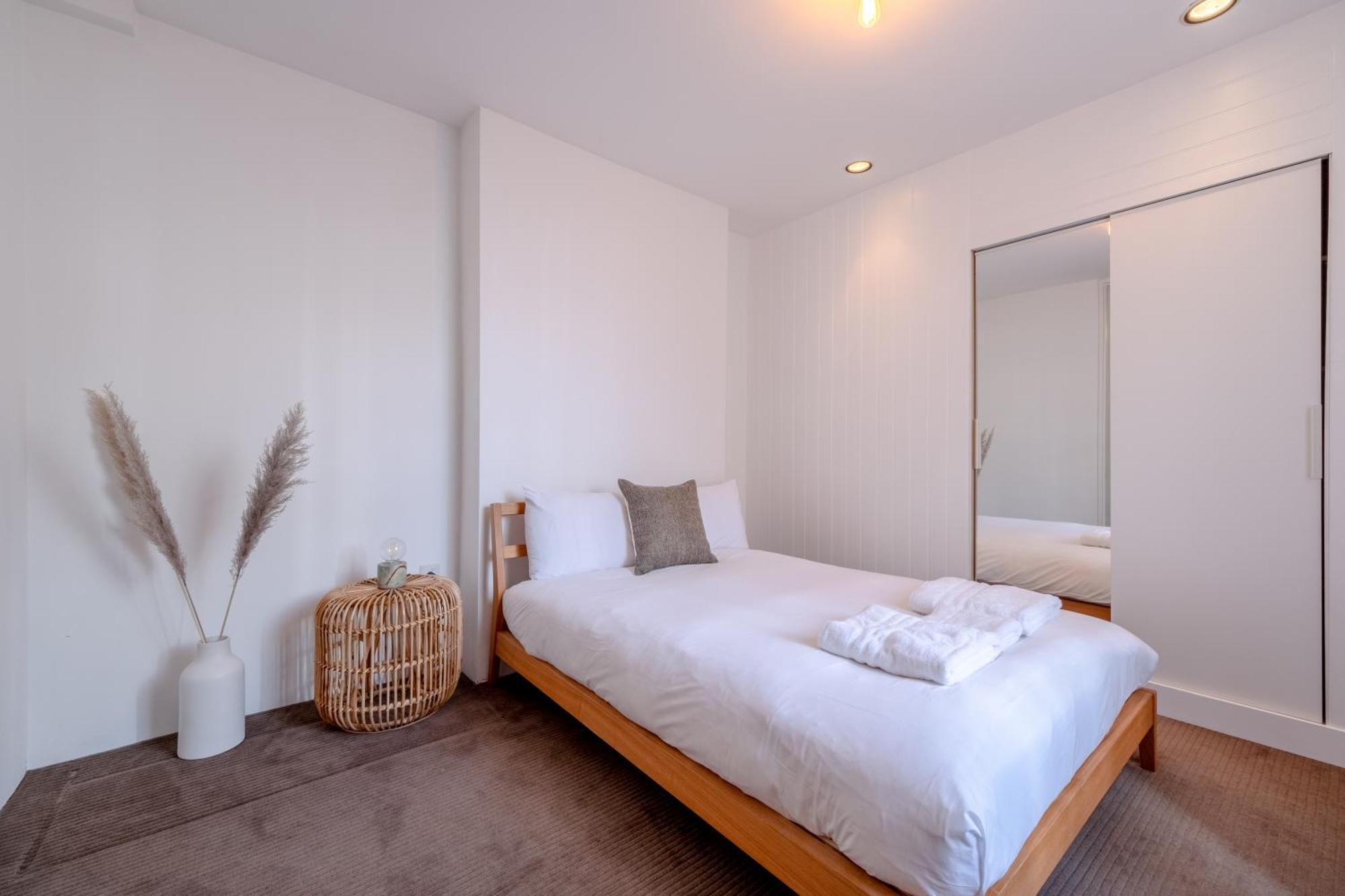 Apartment Stylish & Light Victorian 2bd Flat - Holland Park
