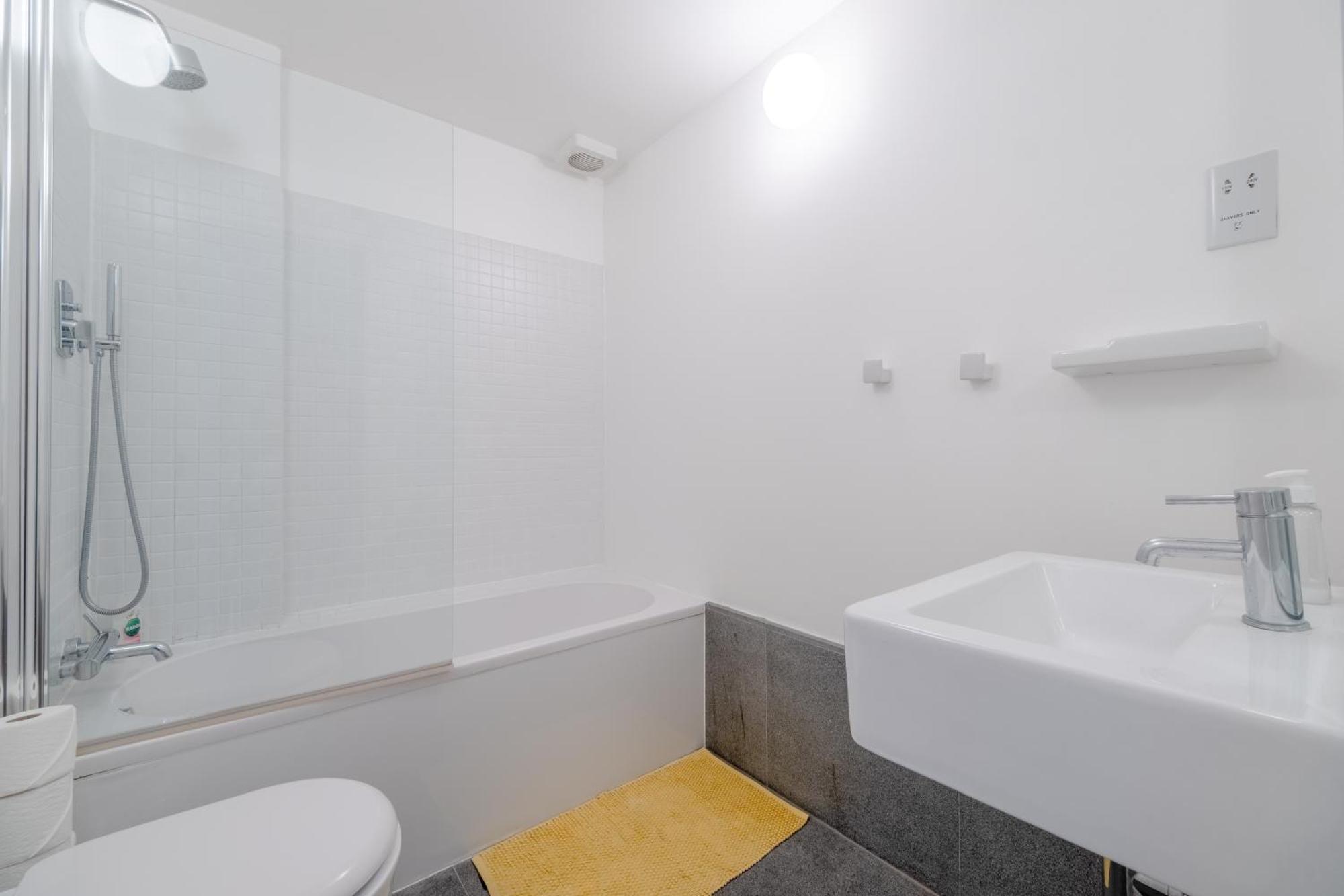 Apartment Stylish & Light Victorian 2bd Flat - Holland Park London