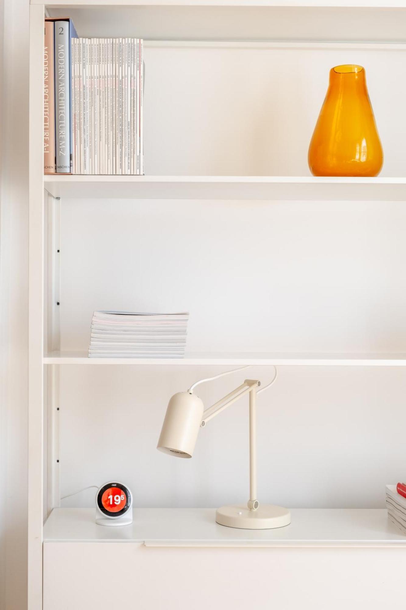 Stylish & Light Victorian 2bd Flat - Holland Park