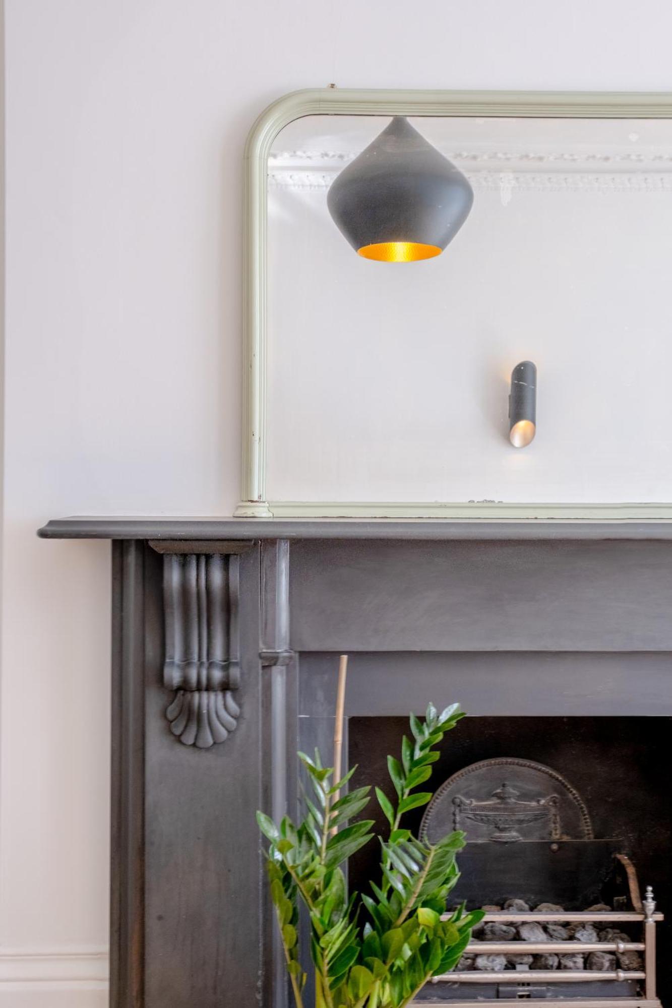Apartment Stylish & Light Victorian 2bd Flat - Holland Park *