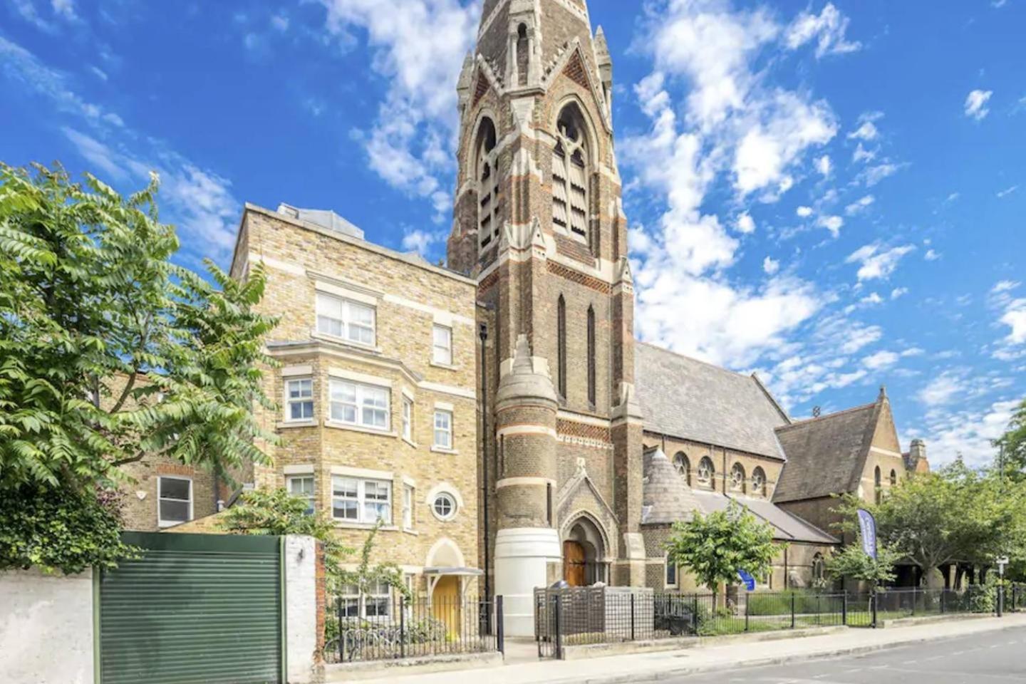 Modern Luxury Apartment, Sleeps Five, Barons Court