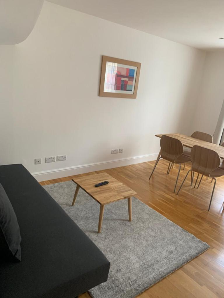 Spaciously Renovated 2bd Flat - Camden Apartamento Londres