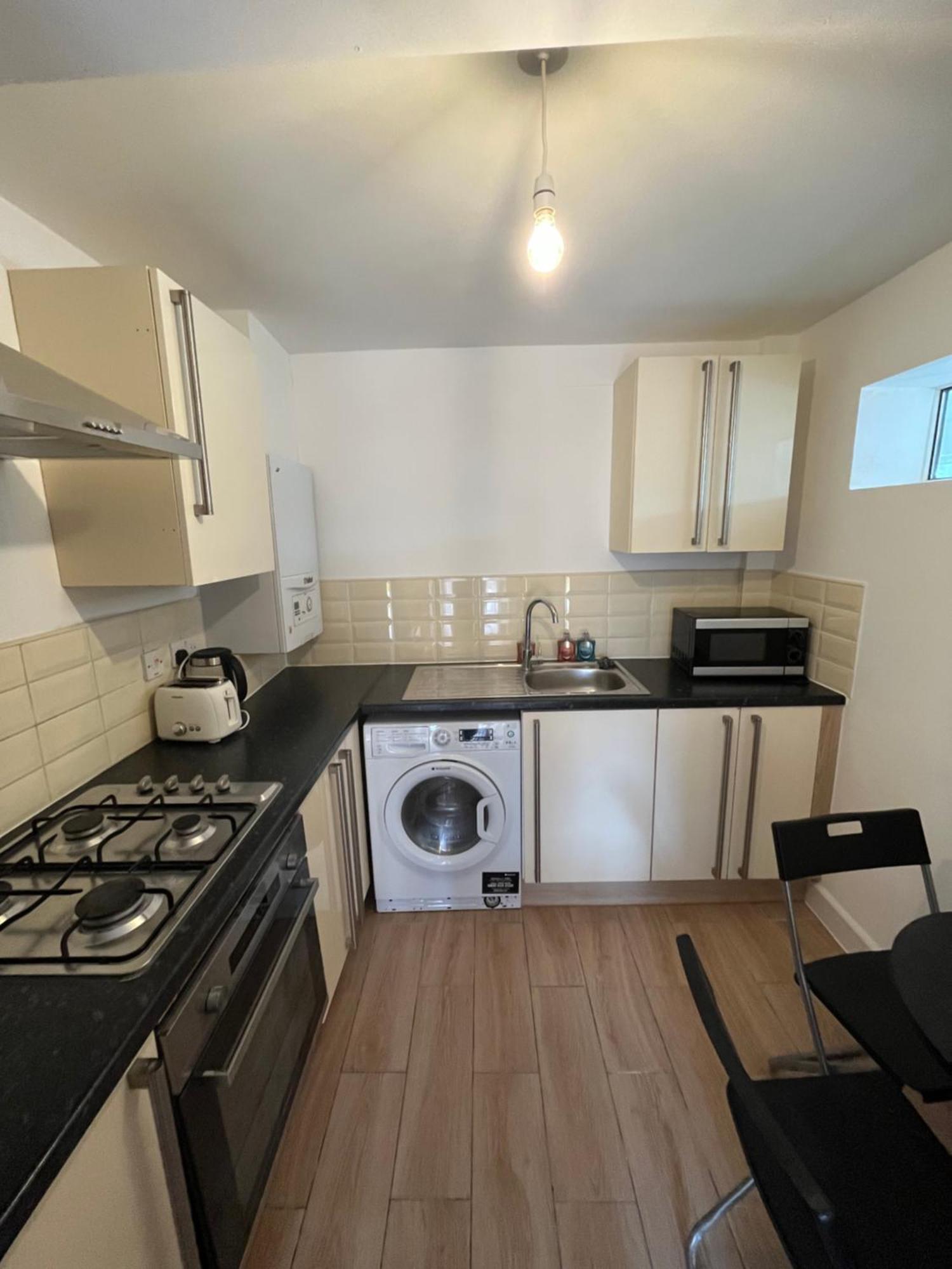 2bd East Sleeps 7! *