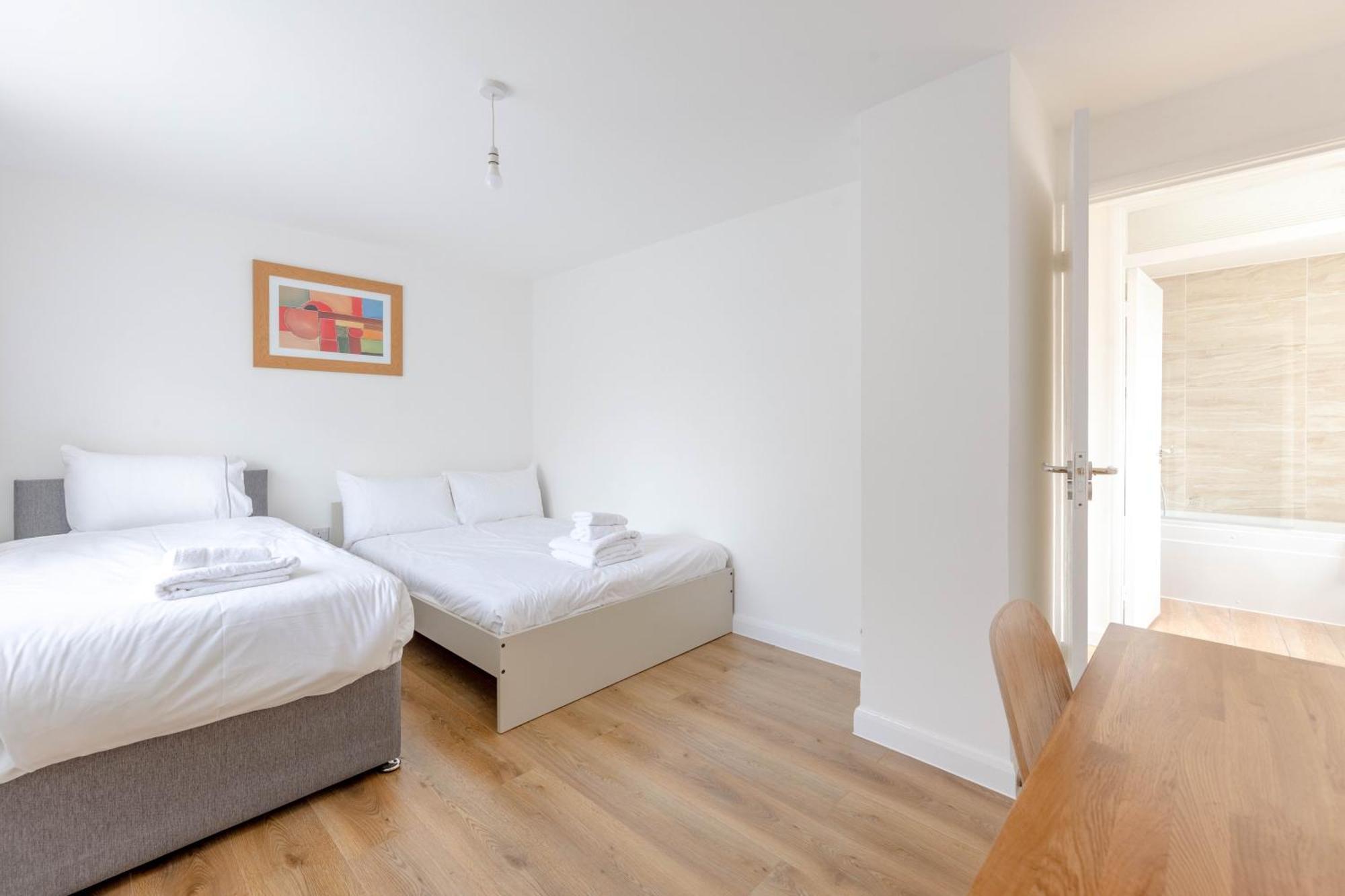 Apartment 2bd East Sleeps 7! *