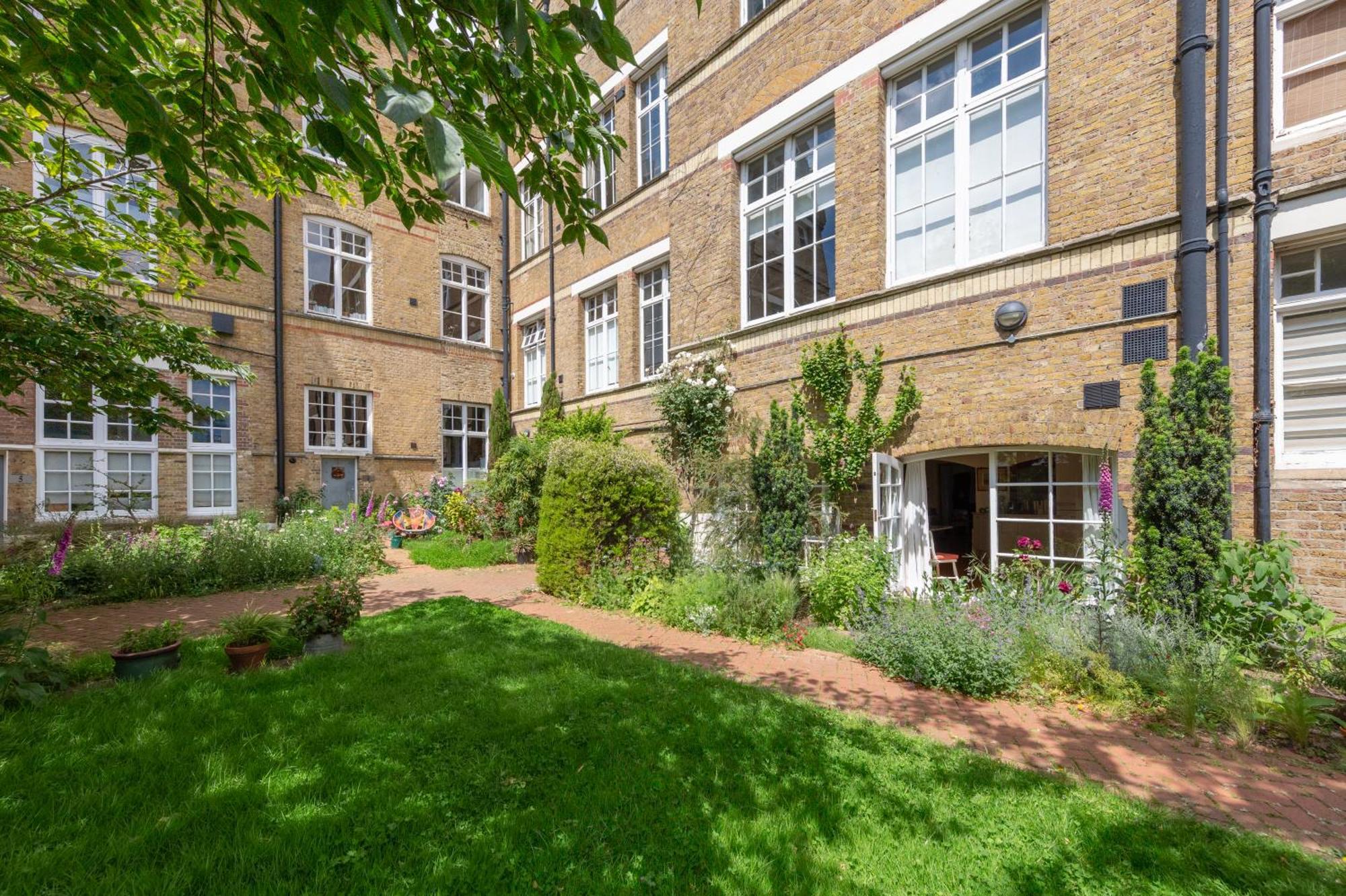 Vibrant 2bd Flat - Near Bridge * London