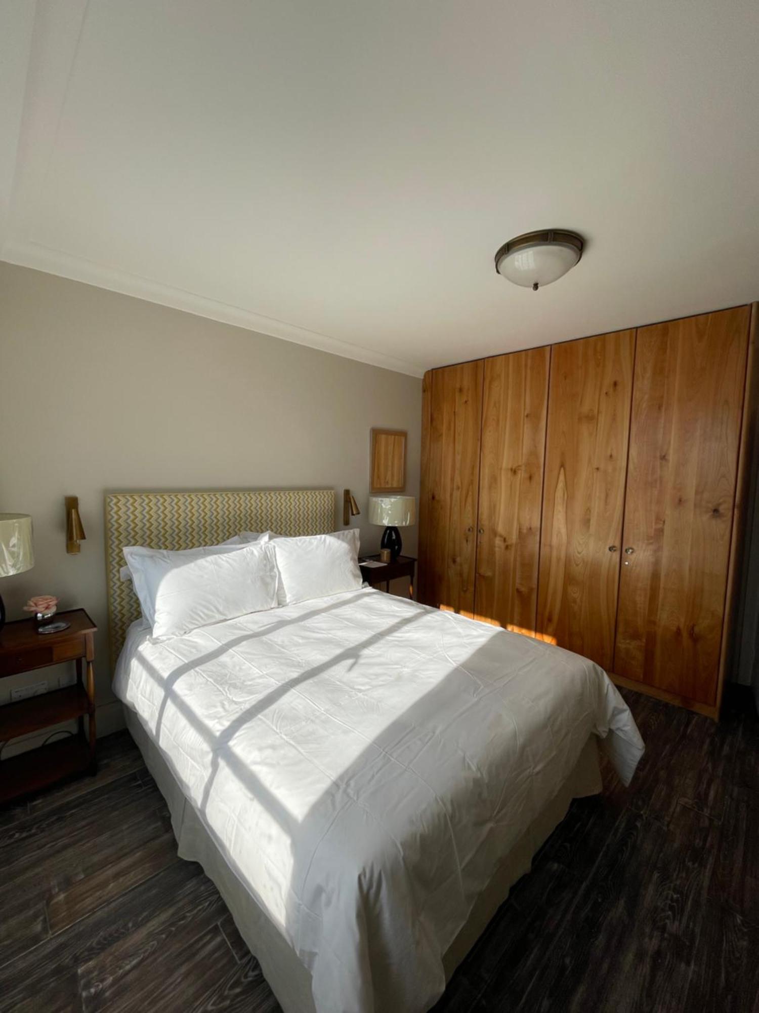 Beautifully Decorated 1bd Oasis - Earl's Court! Appartement Londres