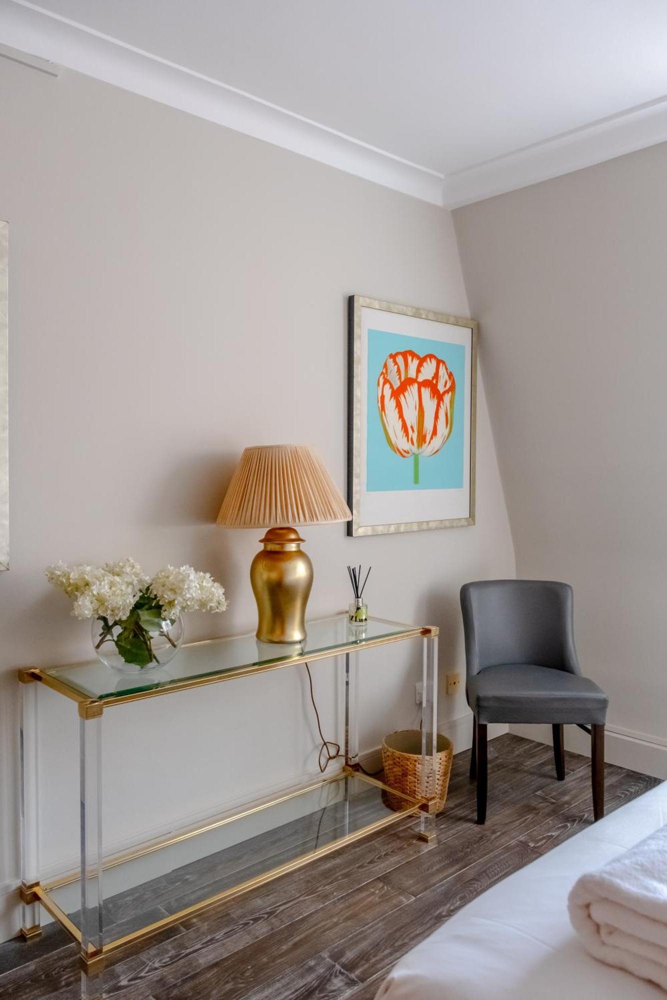 Beautifully Decorated 1bd Oasis - Earl's Court!