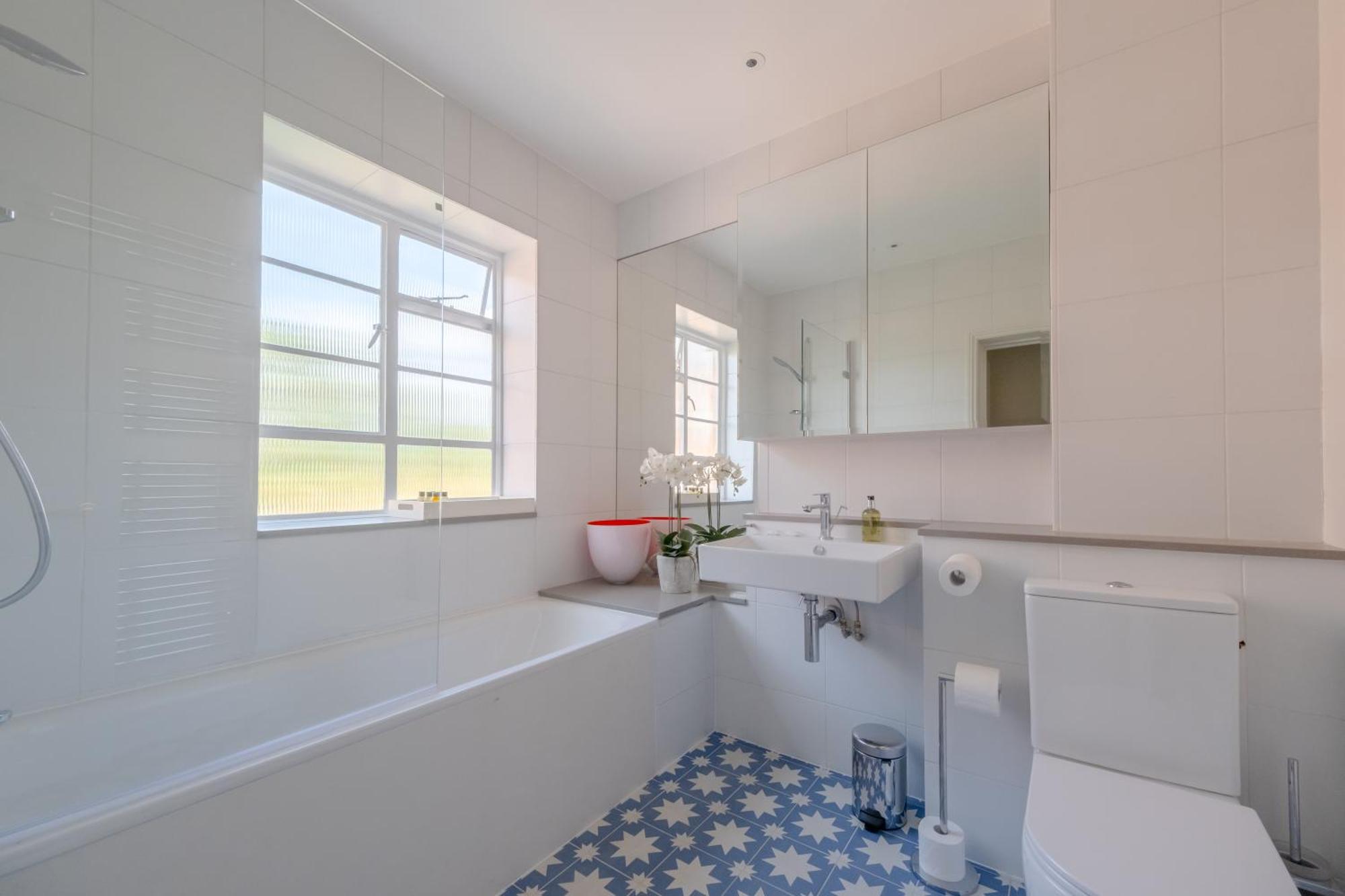Beautifully Decorated 1bd Oasis - Earl's Court!