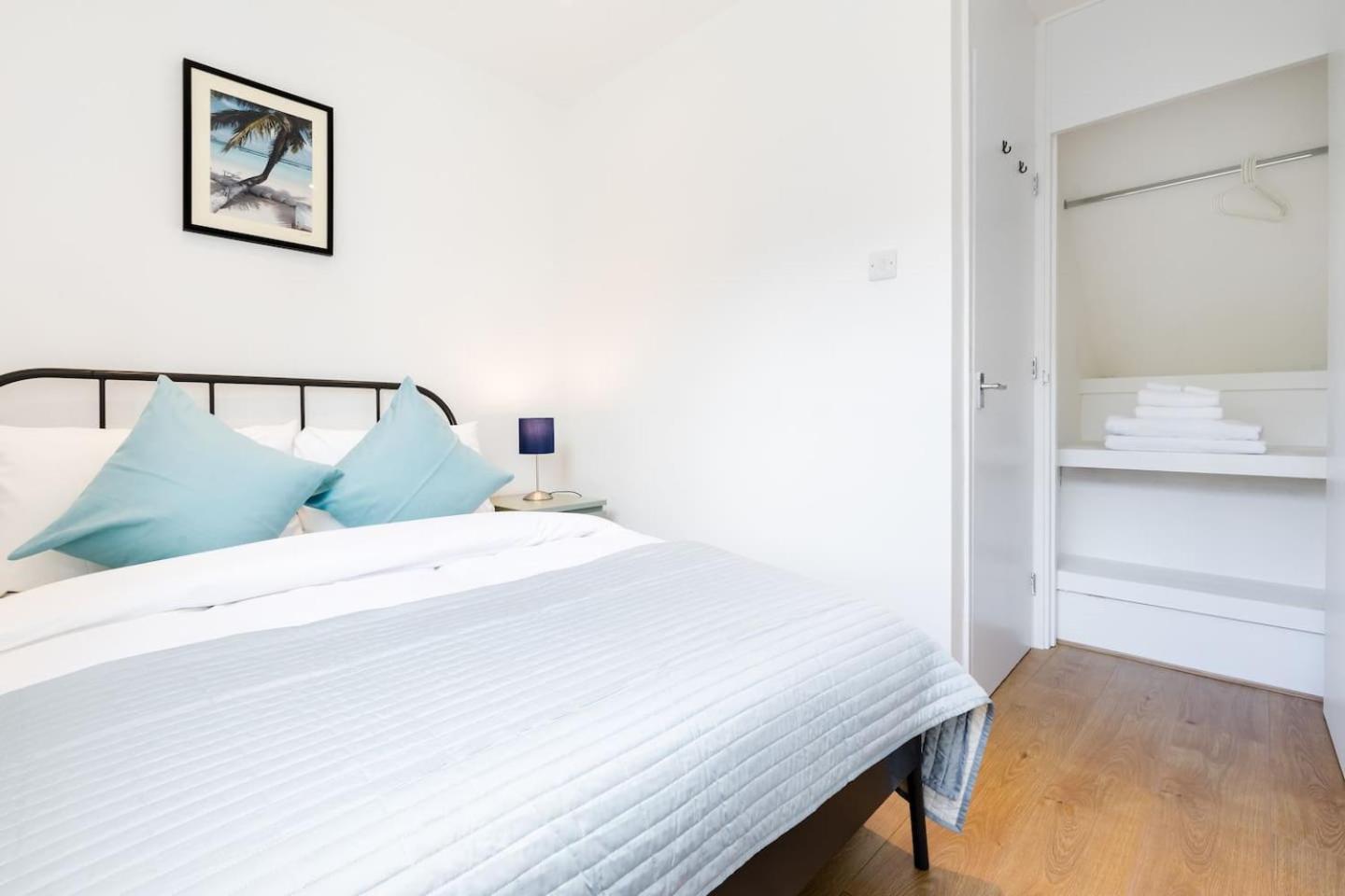 Cosy 4 Bed In London- Sleeps 8 Londres