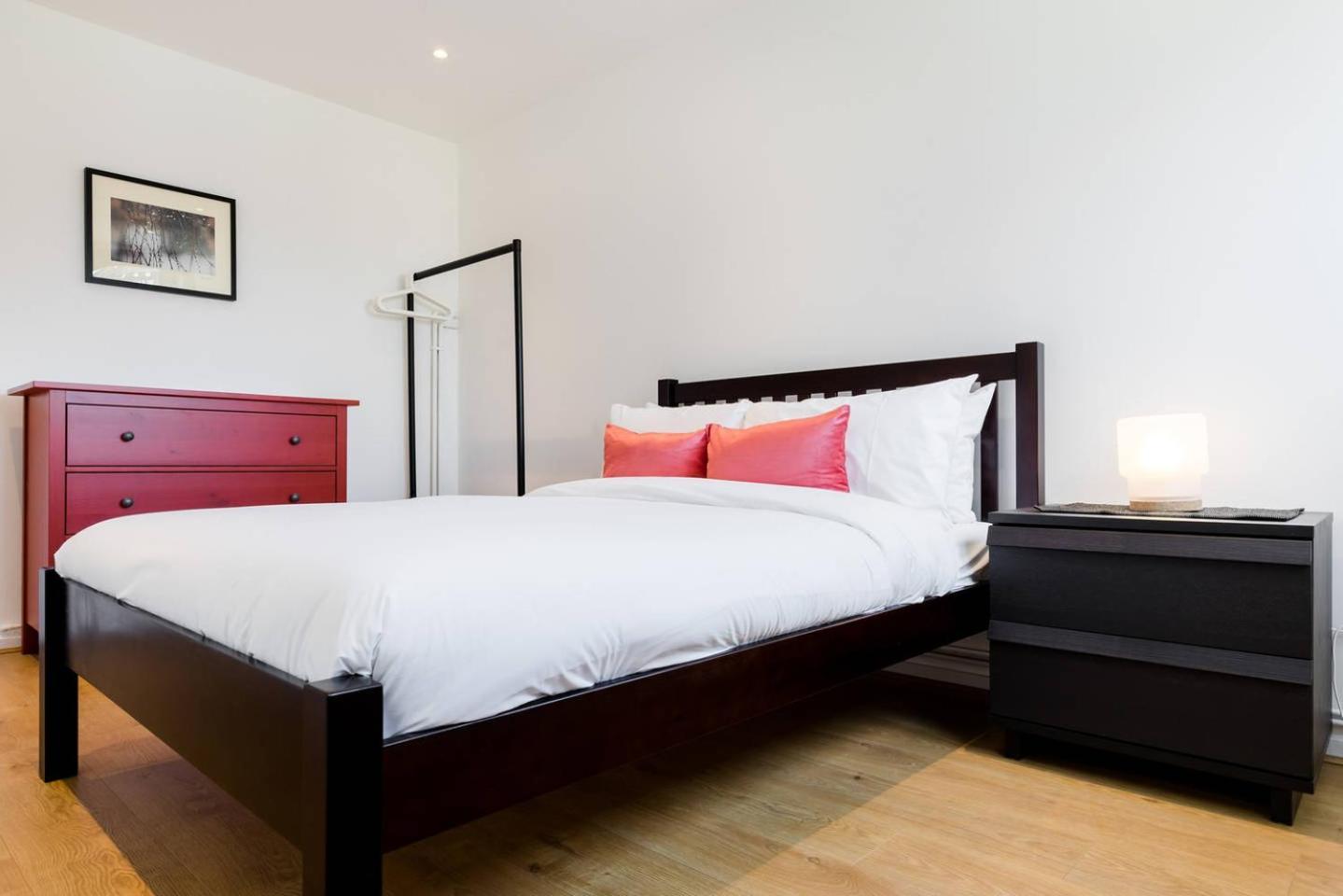 Cosy 4 Bed In London- Sleeps 8 Appartement
