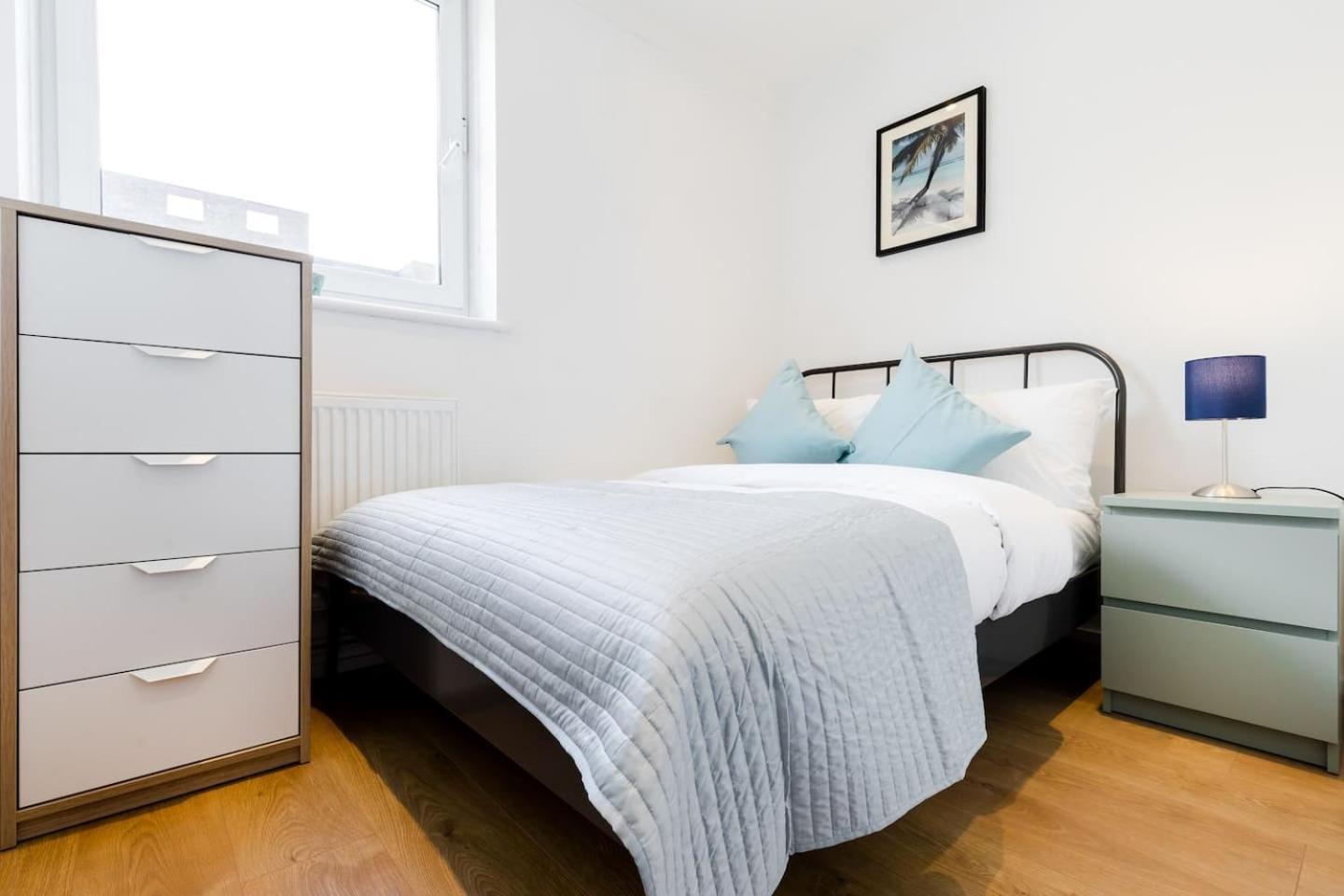 Cosy 4 Bed In London- Sleeps 8 Londres