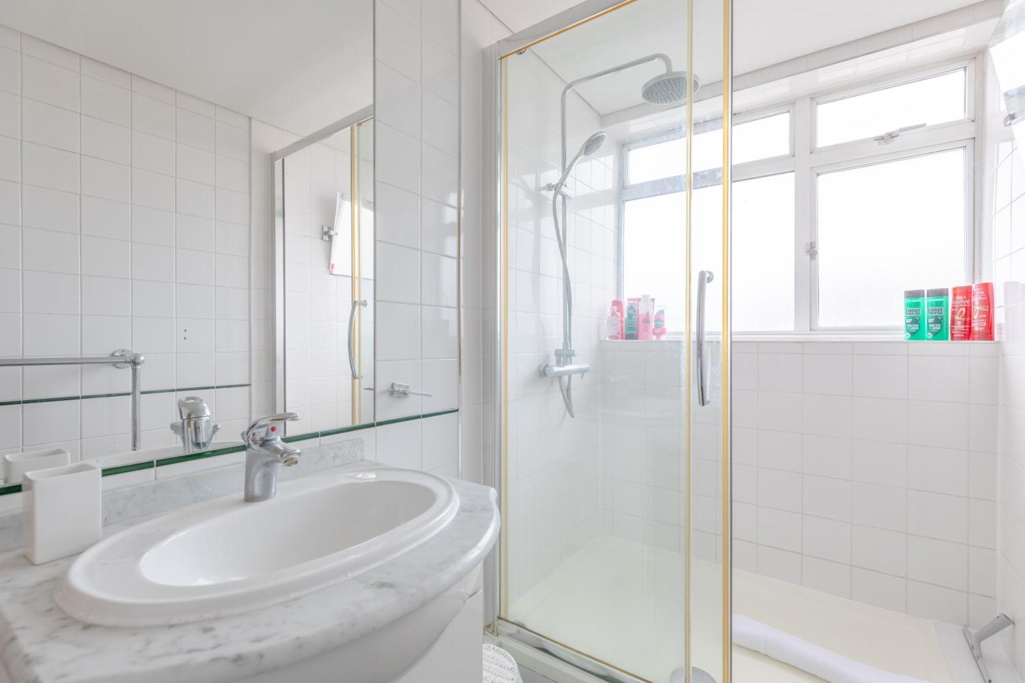 Superbly Located 2bd Flat Heart Of Pimlico!