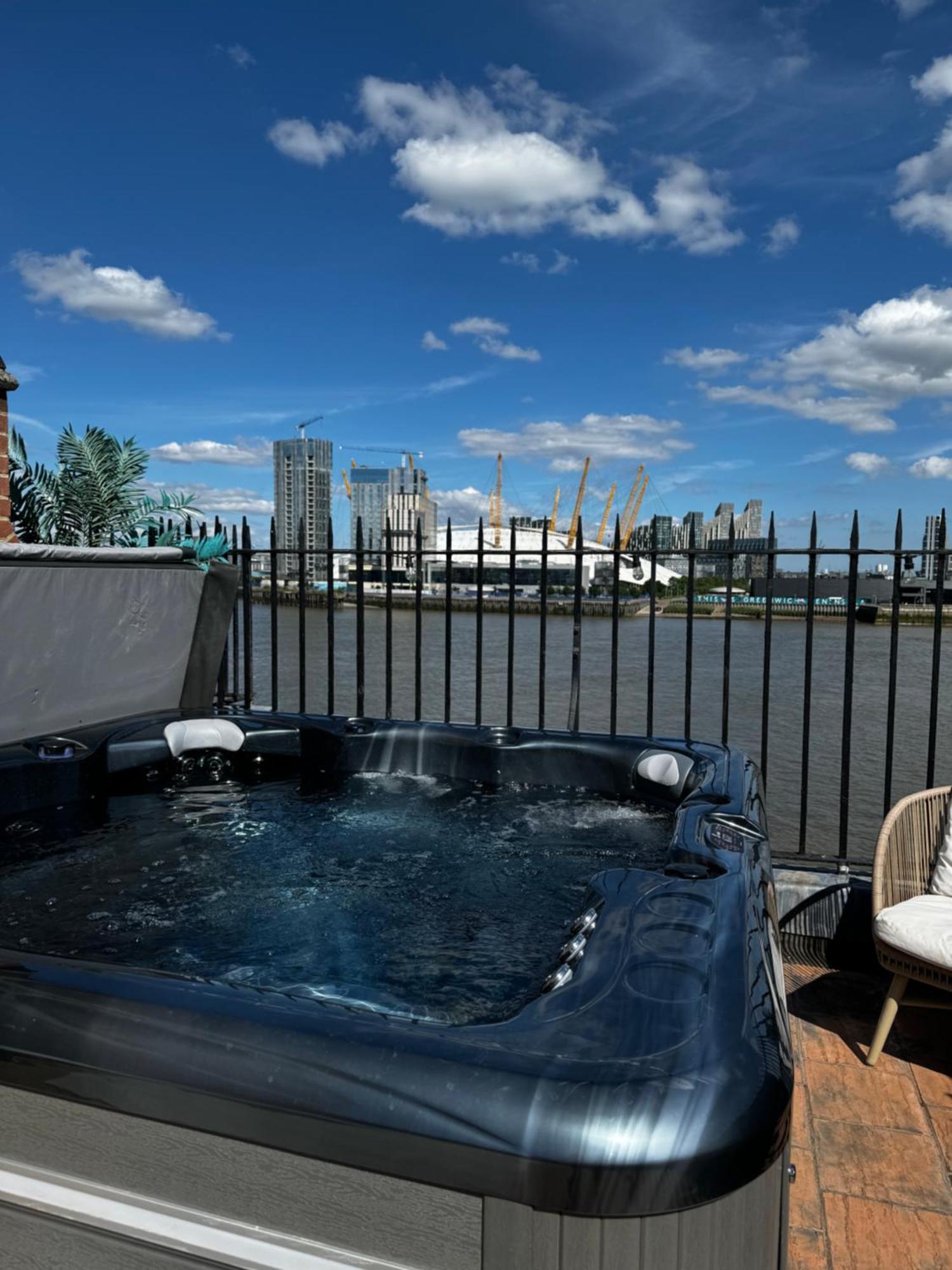 3 X Bedroom Riverside Flat With Hot Tub On Roof Terrace Apartamento *