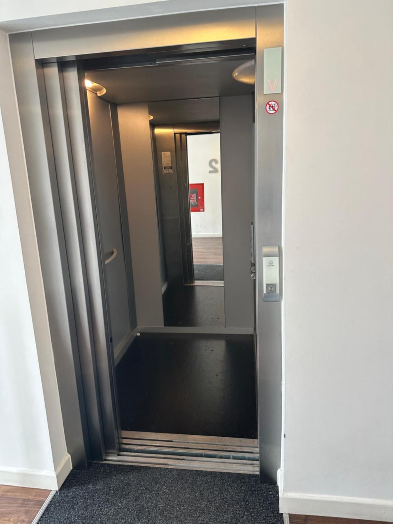 Lift & Free Parking, Modern 1 Bed Flat In Shoreditch Next To Train Station Apartamento