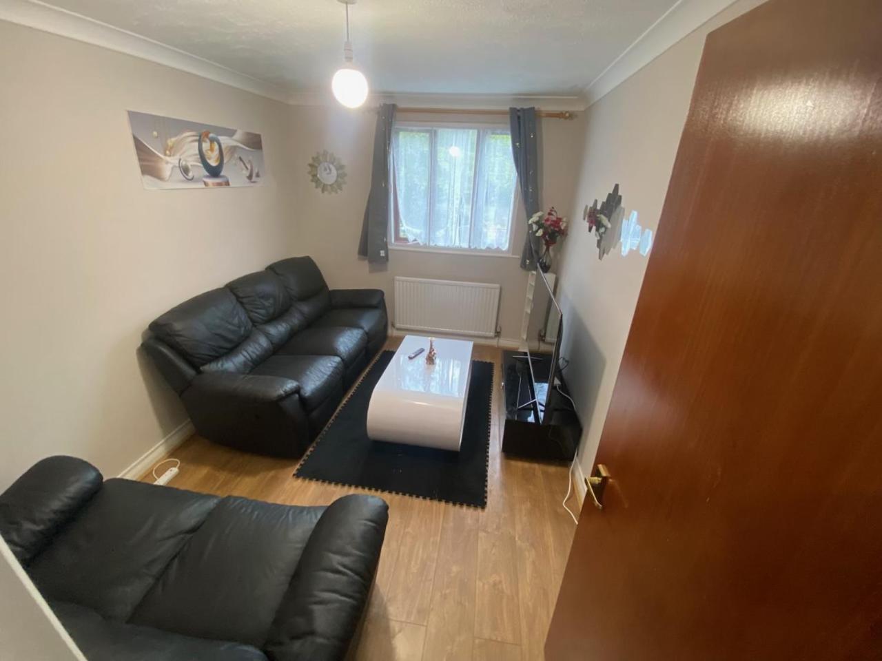 Stunning 2 Bedroom With Garden Sleep 6 Apartment London