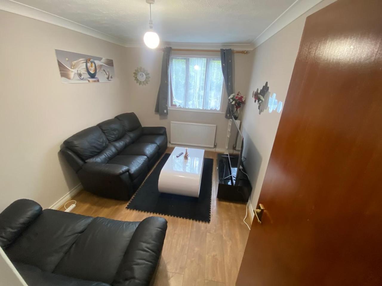 Stunning 2 Bedroom With Garden Sleep 6 * London