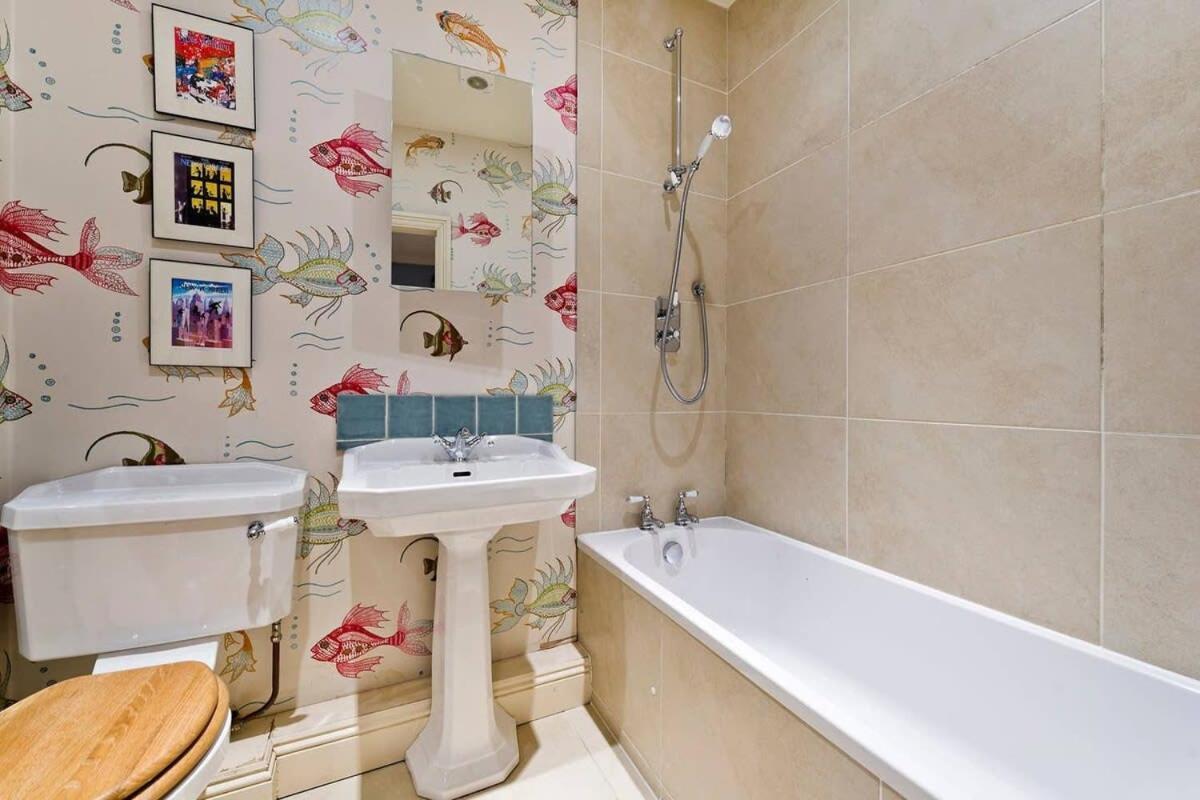 Delightful 3-bed Family Bayswater Hébergement de vacances Londres