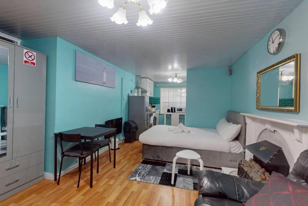 Cozy Near Airport, Excel & Dlr London