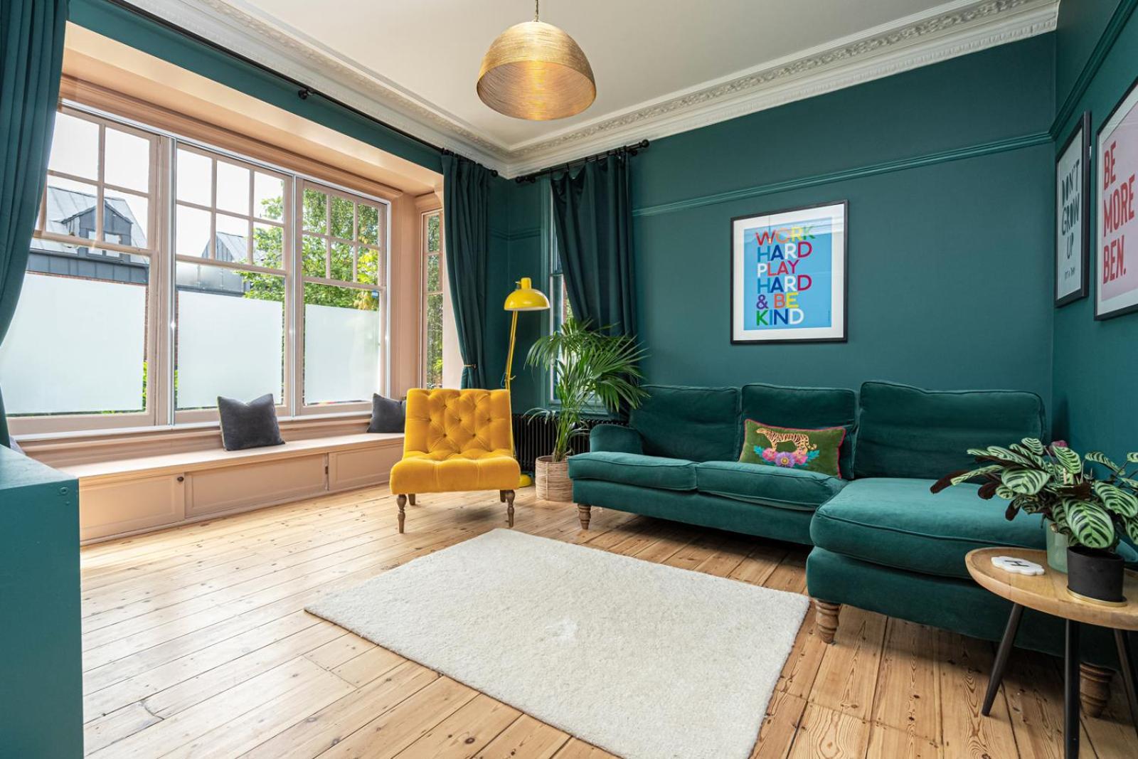 Chic And Colourful Family By Underthedoormat Hébergement de vacances