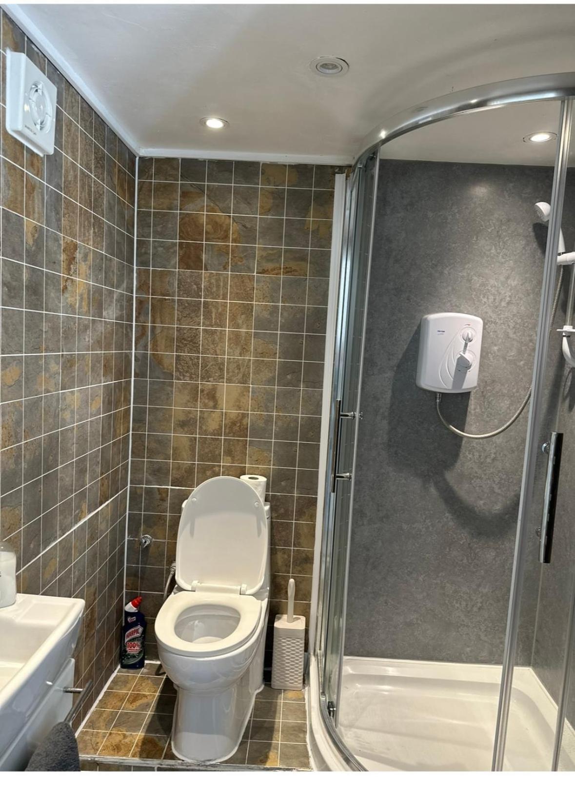 Outhouse Fully Equipped * Londen