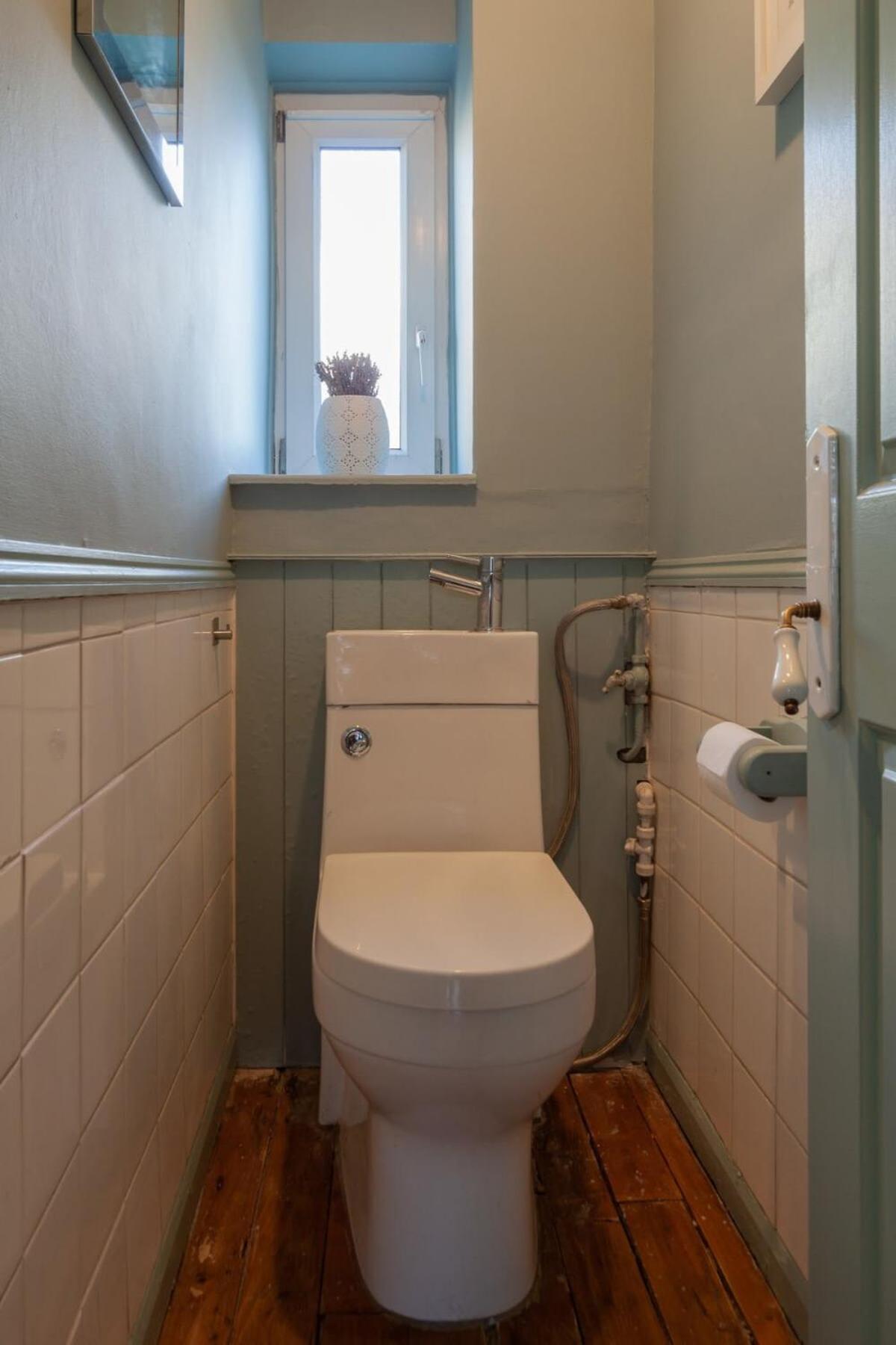 Central Stylish 4 Bedroom Apartment