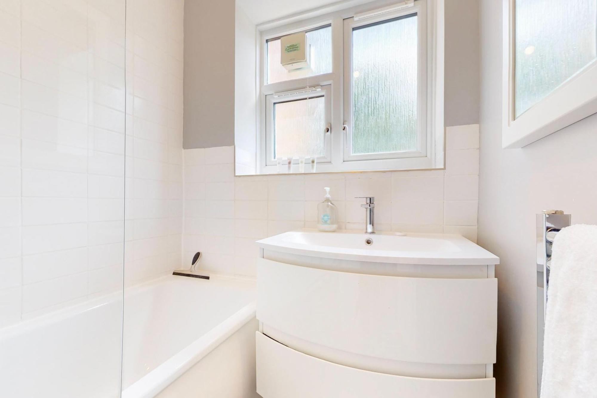 Lovely 2 Bed With Balcony Near East Putney Station Appartement *