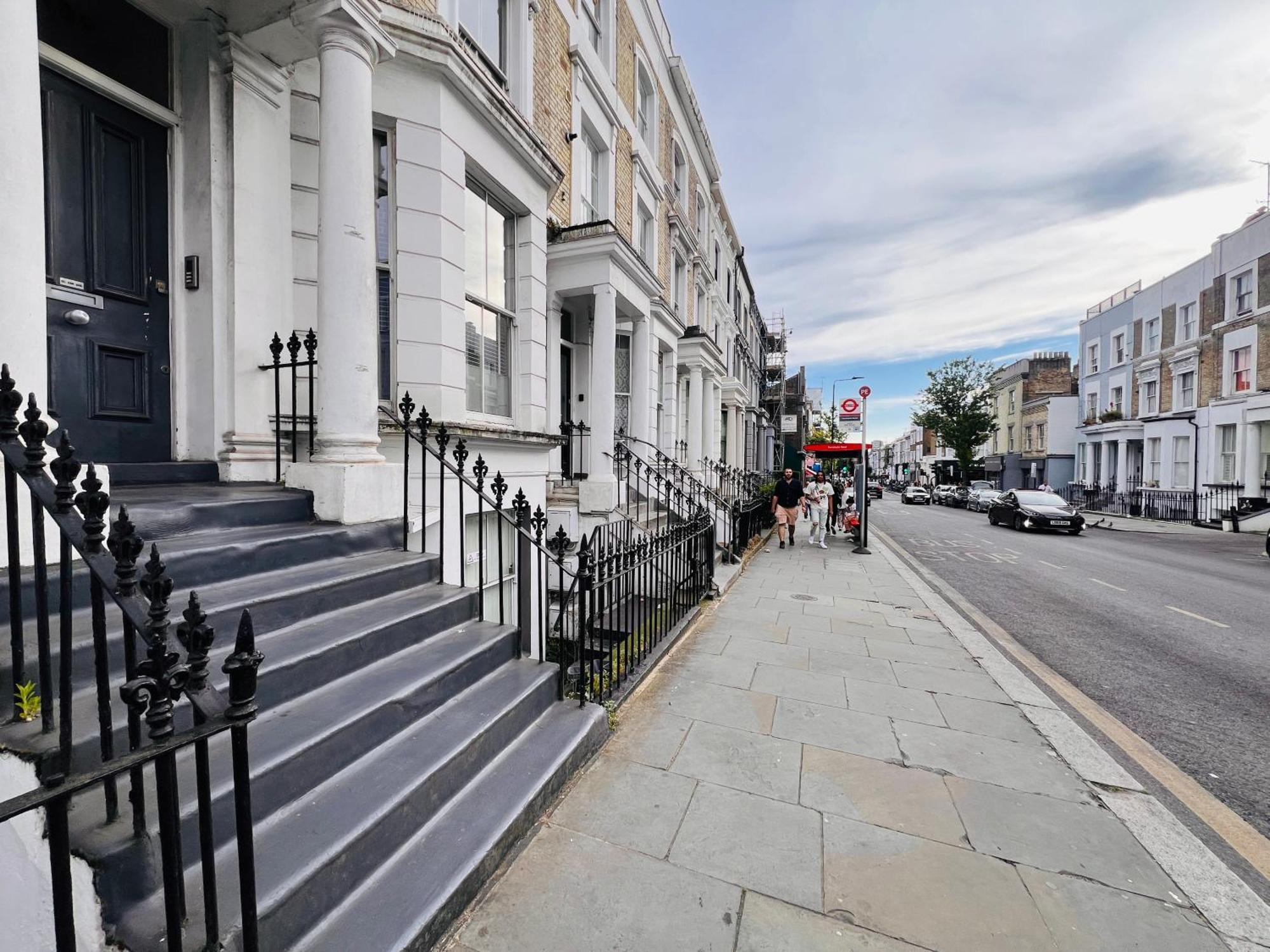 Stylish 2 Bedroom Notting Hill Superstar London