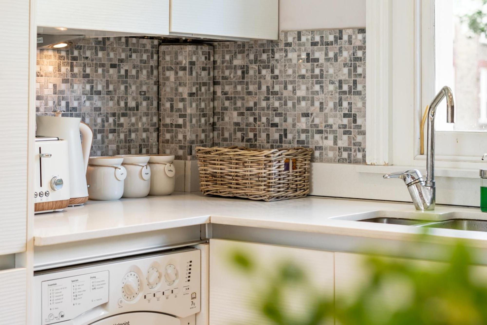 Hidden Gem In Location - Beautiful 2 Bed * Londen