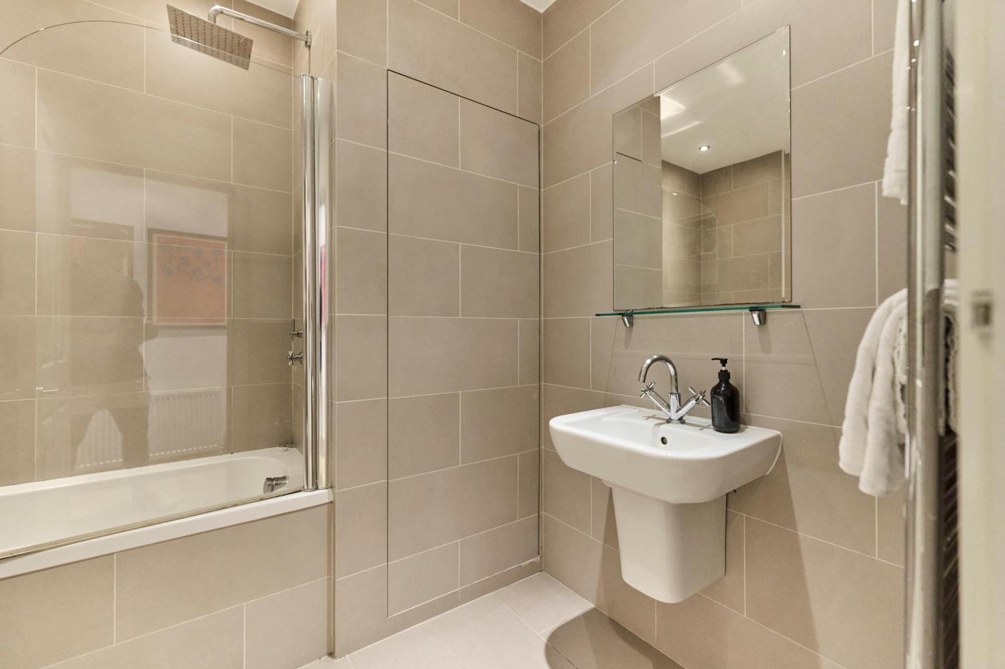 The Fulham Wharf - Glamorous 2bdr Flat With Garden *