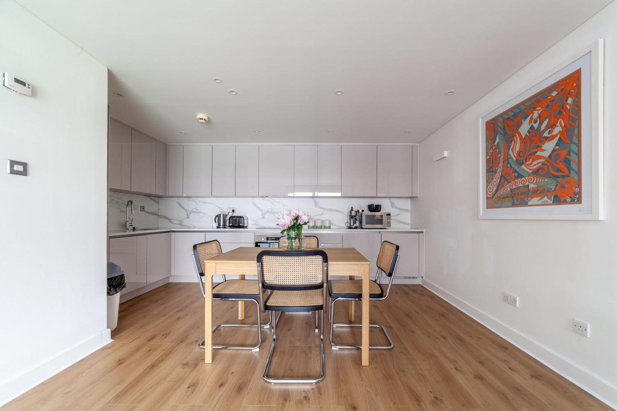 Appartement A Stylish Newly Refurbished Flat With Access *