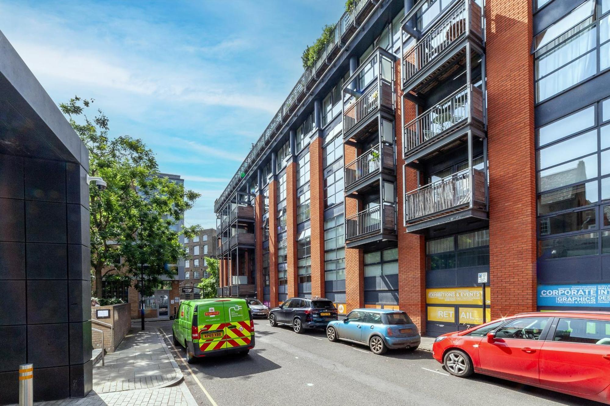 A Stylish Newly Refurbished Flat With Access Londres