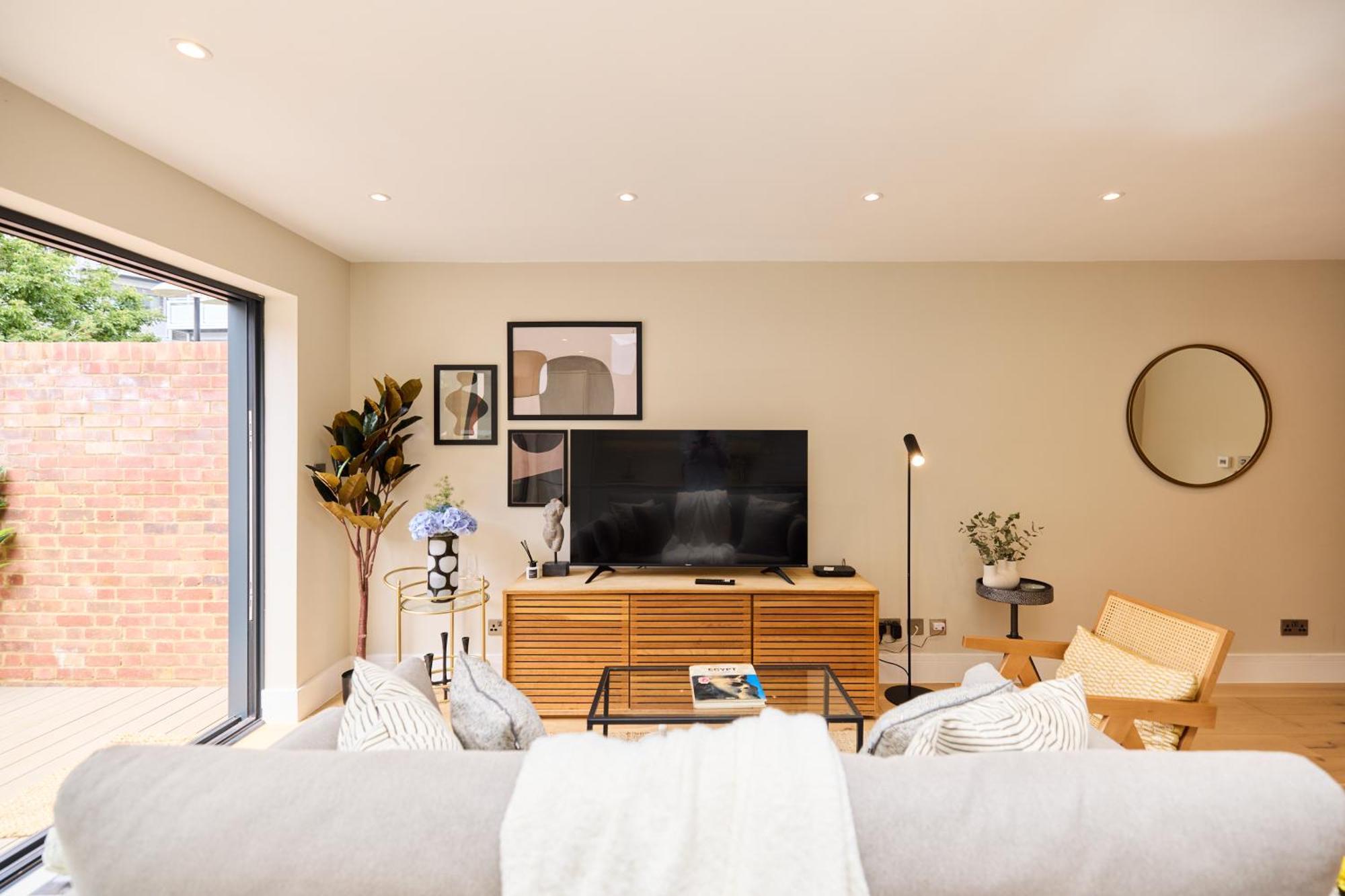 The Brixton Hill Place - Exquisite 2bdr Flat With Terrace * London