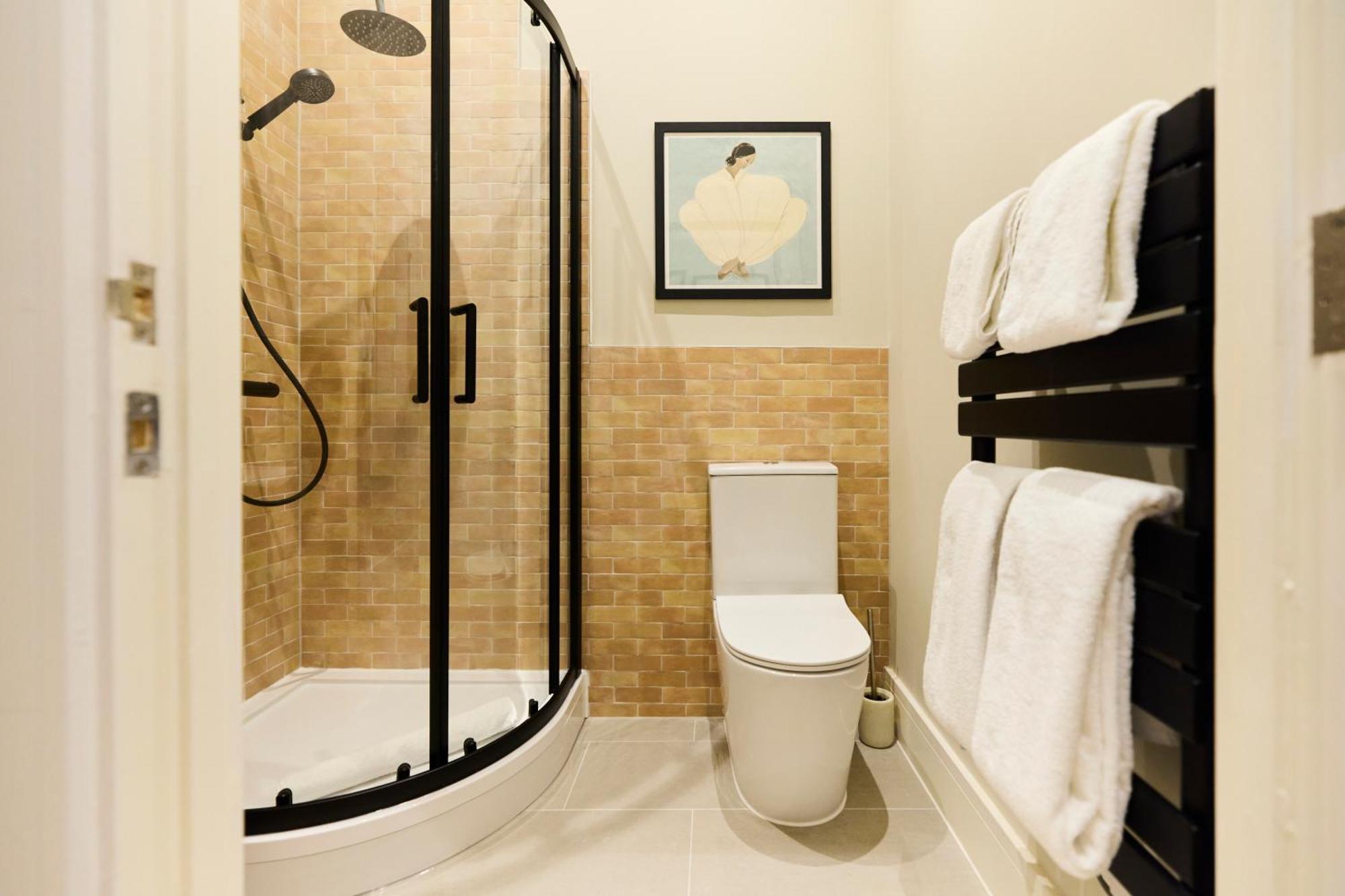 The Brixton Hill Place - Exquisite 2bdr Flat With Terrace London