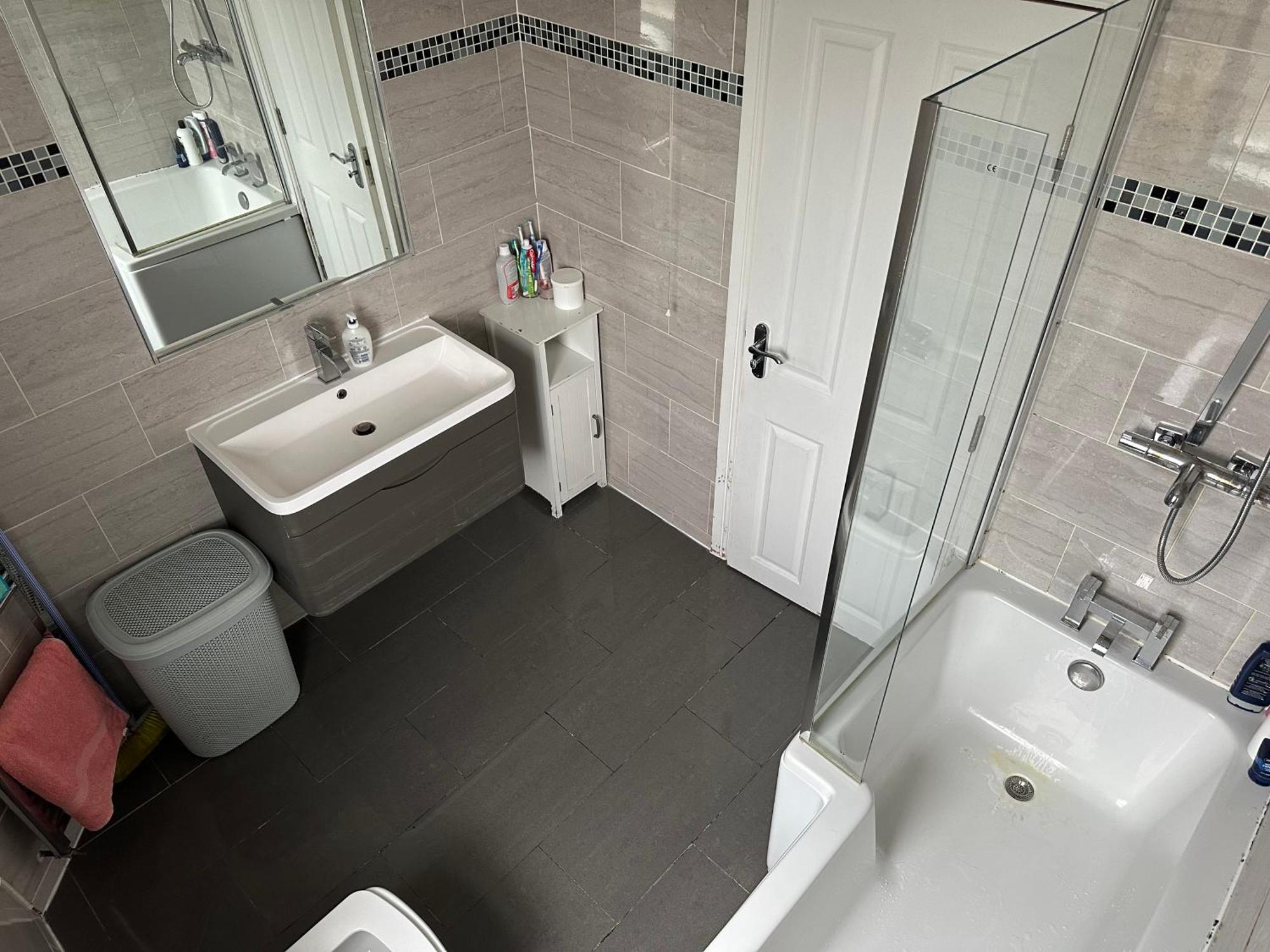 2 Bed Flat In