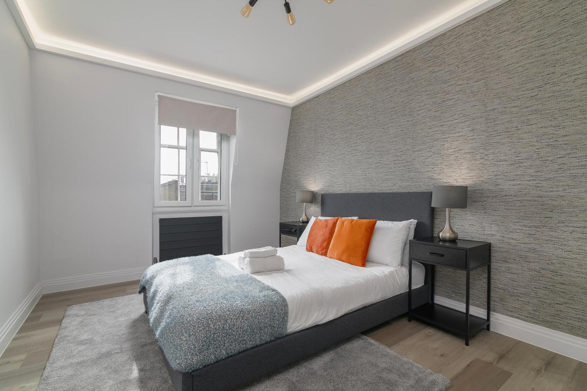 Hyde Park, Marylebone, 3 Bedroom *